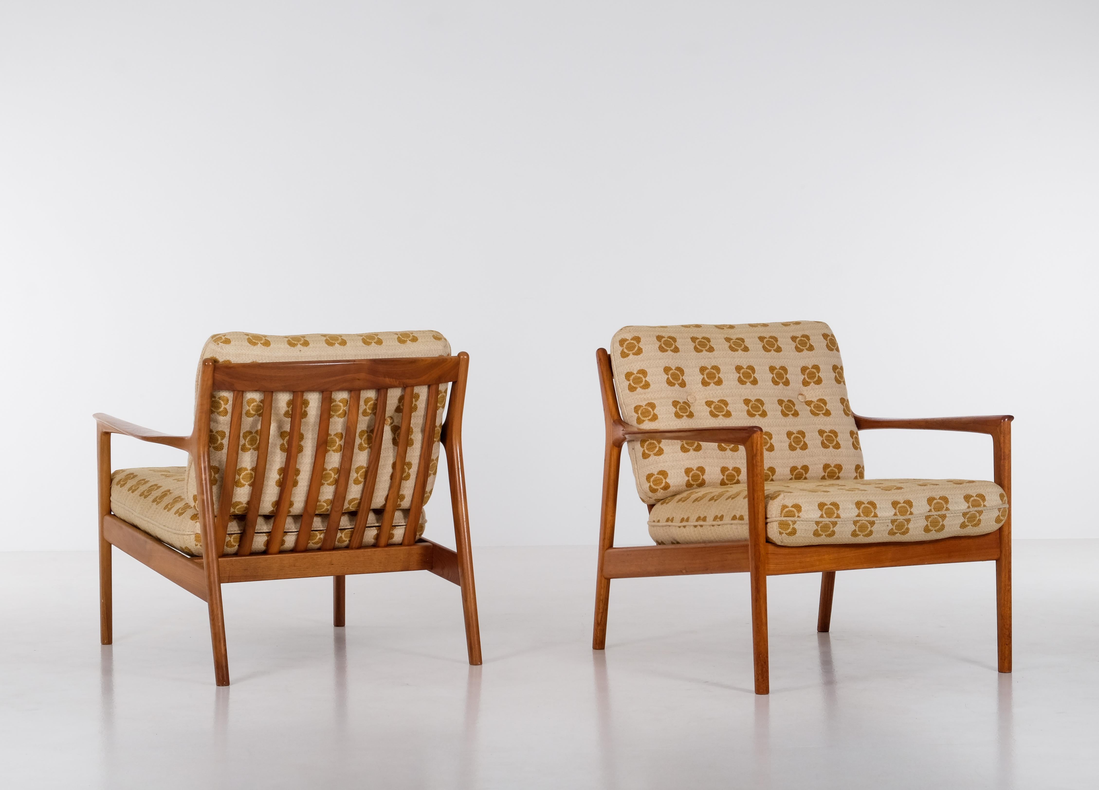 Pair of USA-75 by Folke Olsson for DUX, Sweden, 1960s In Good Condition For Sale In Stockholm, SE