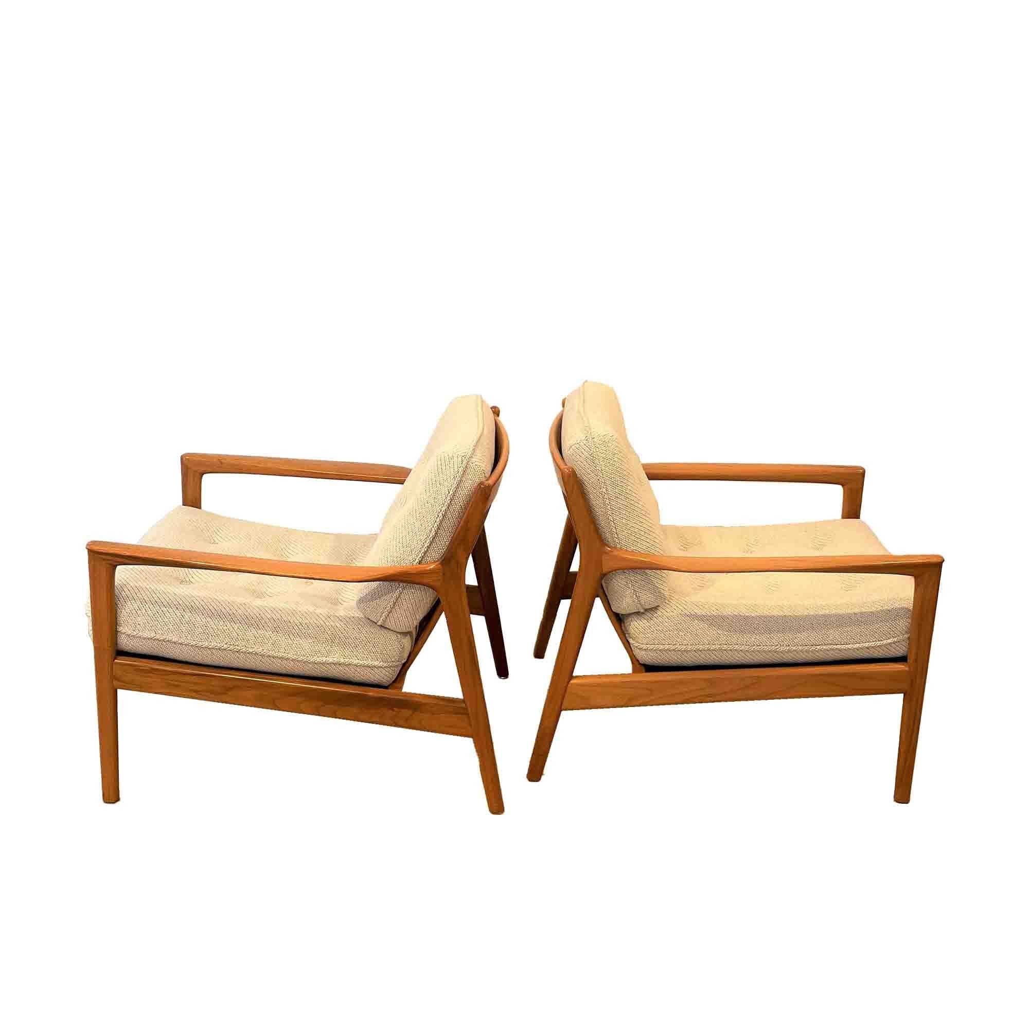 Mid-Century Modern Pair of USA 75 Lounge Chairs by Folke Ohlsson For Sale