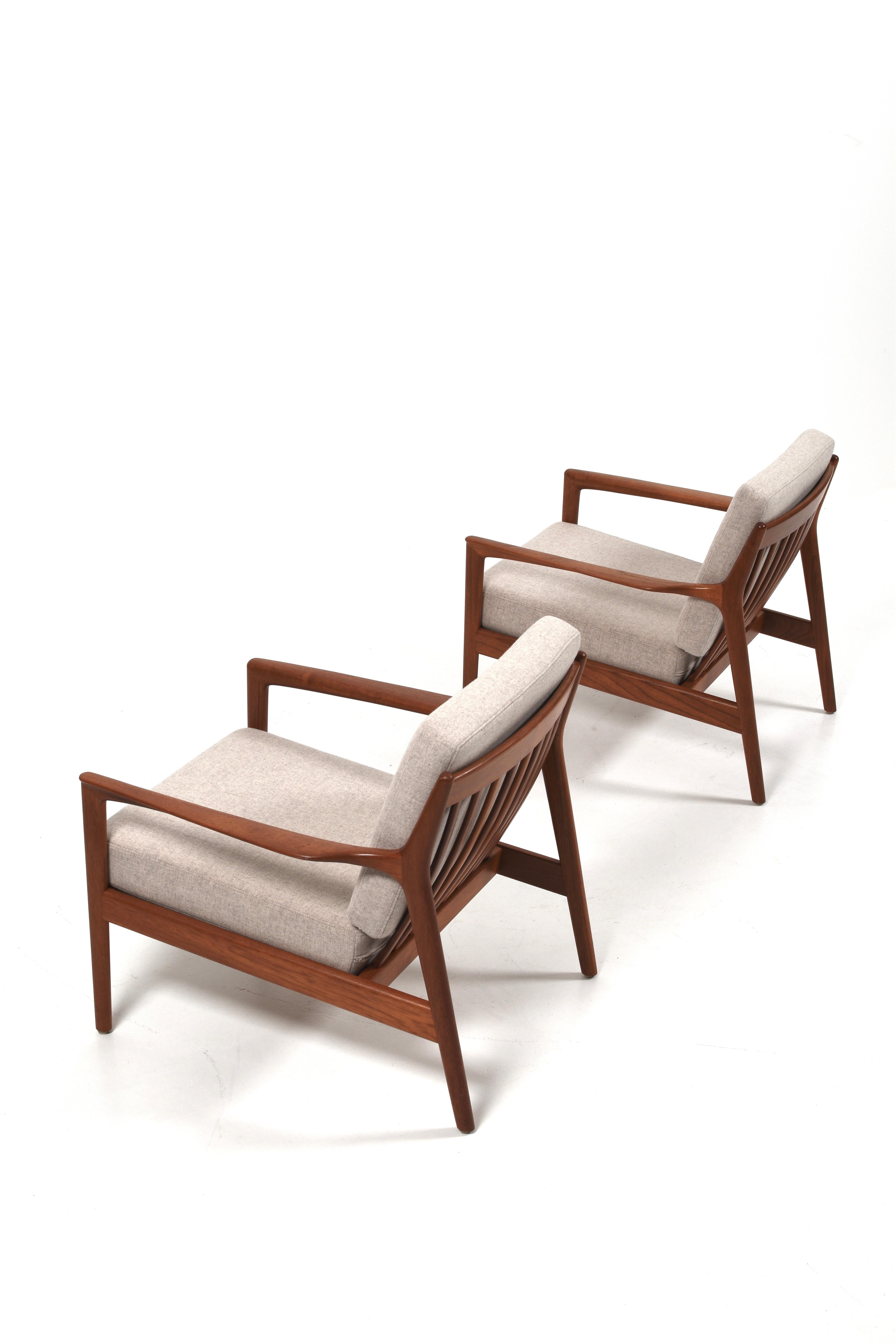 L'un des fauteuils vintage les plus recherchés ! Le modèle s'appelle USA75 et a été conçu par Folke Calle pour DUX.

Les fauteuils datent des années 60, ils ont un design élégant et stylé qui s'accorde parfaitement avec d'autres styles.

Les