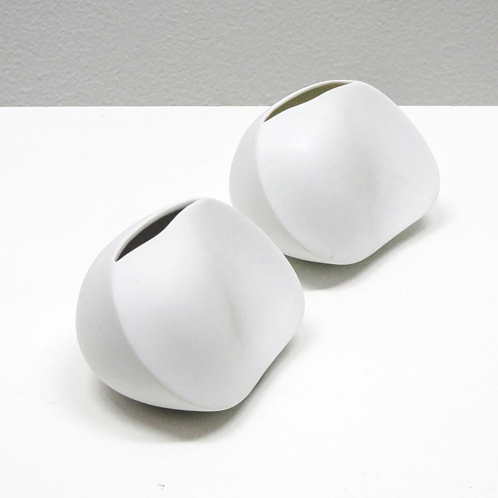 Coppia di vasi in porcellana di Uta Feyl per Rosenthal in vendita 3