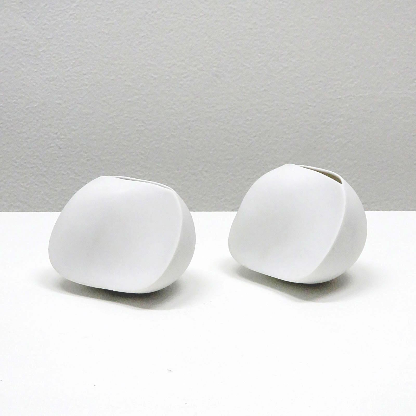 Mid-Century moderno Coppia di vasi in porcellana di Uta Feyl per Rosenthal in vendita
