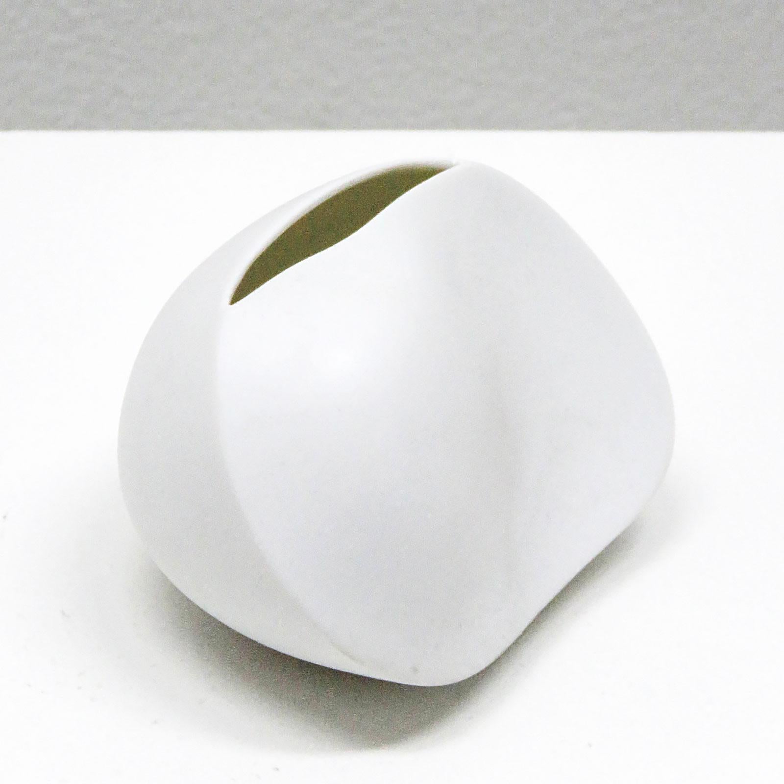 Coppia di vasi in porcellana di Uta Feyl per Rosenthal in vendita 2