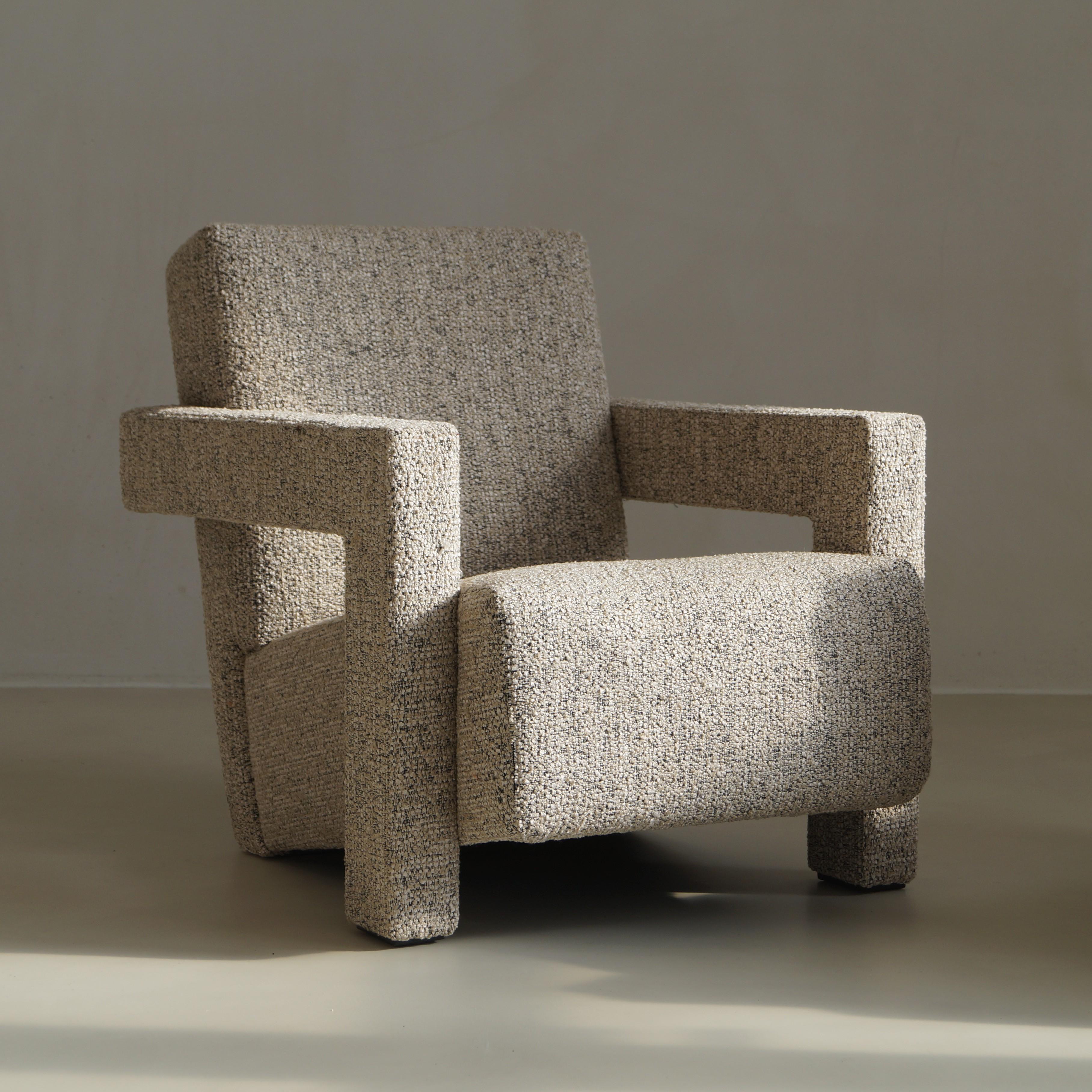 Italian Pair of Utrecht chairs, designed by Gerrit Rietveld, made by Cassina, 1990s For Sale