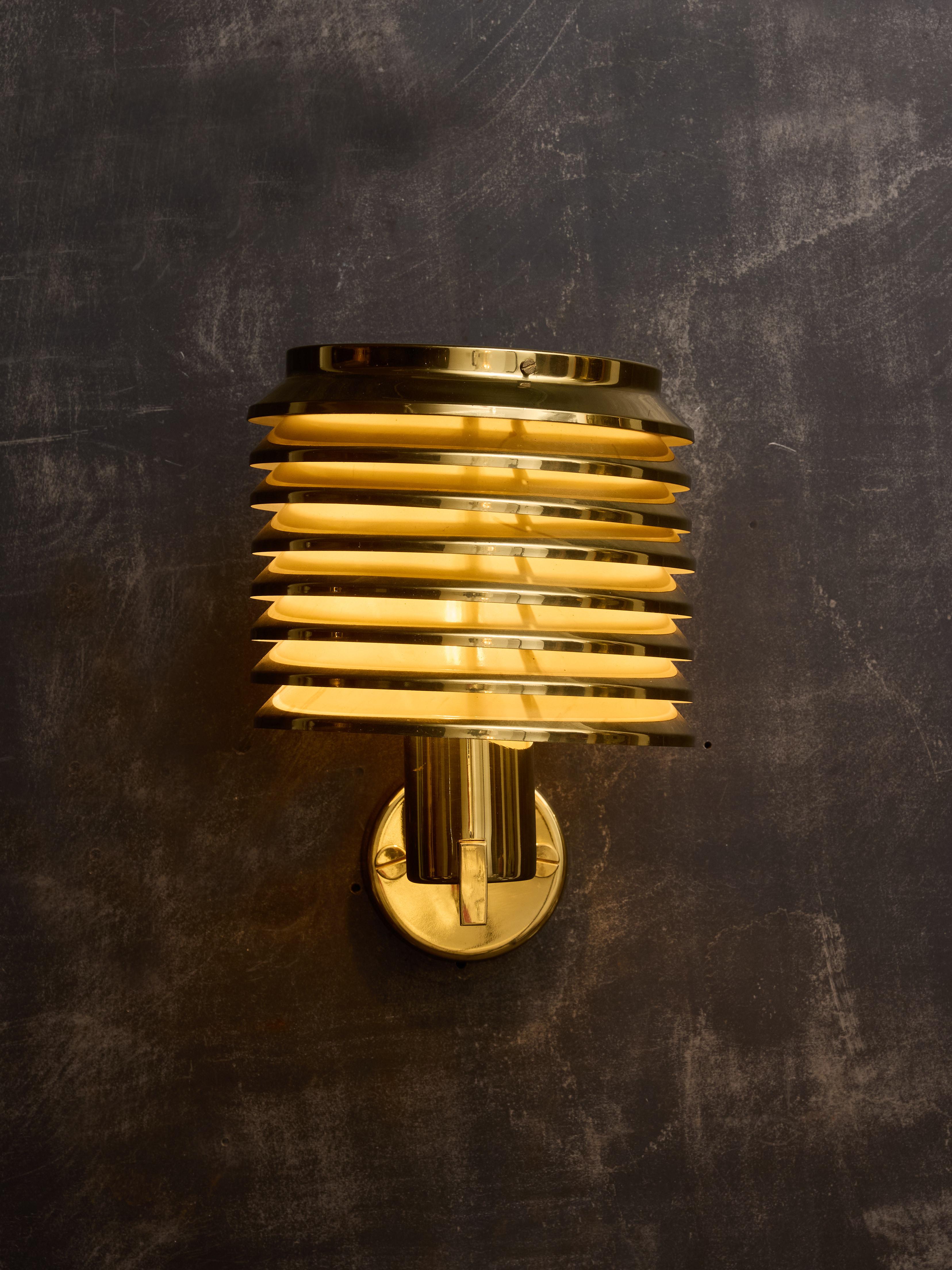 Scandinavo moderno Coppia di lampade da parete V299 di Hans-Agne Jakobsson in vendita