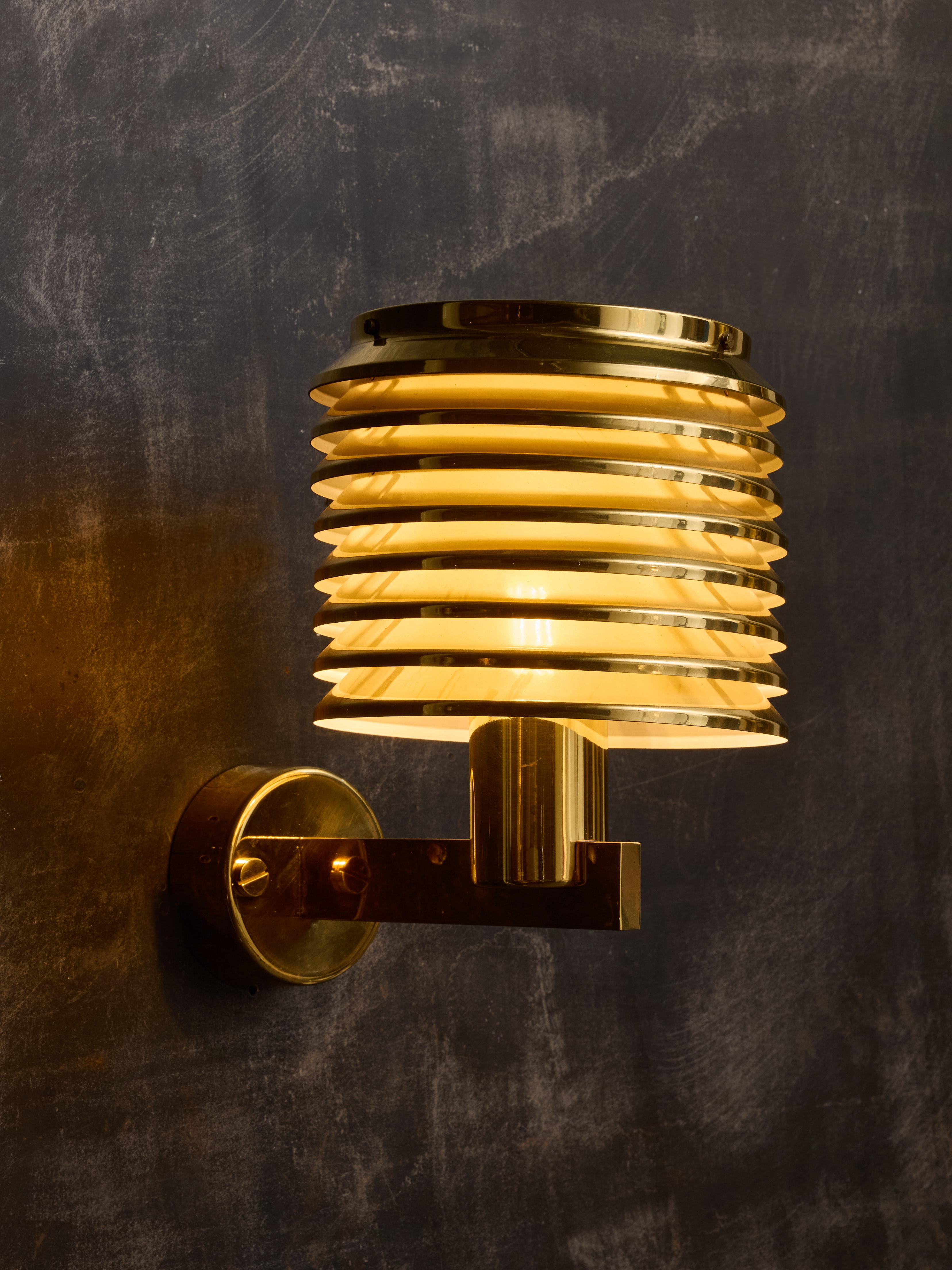 Coppia di lampade da parete V299 di Hans-Agne Jakobsson In condizioni buone in vendita a Saint-Ouen, IDF