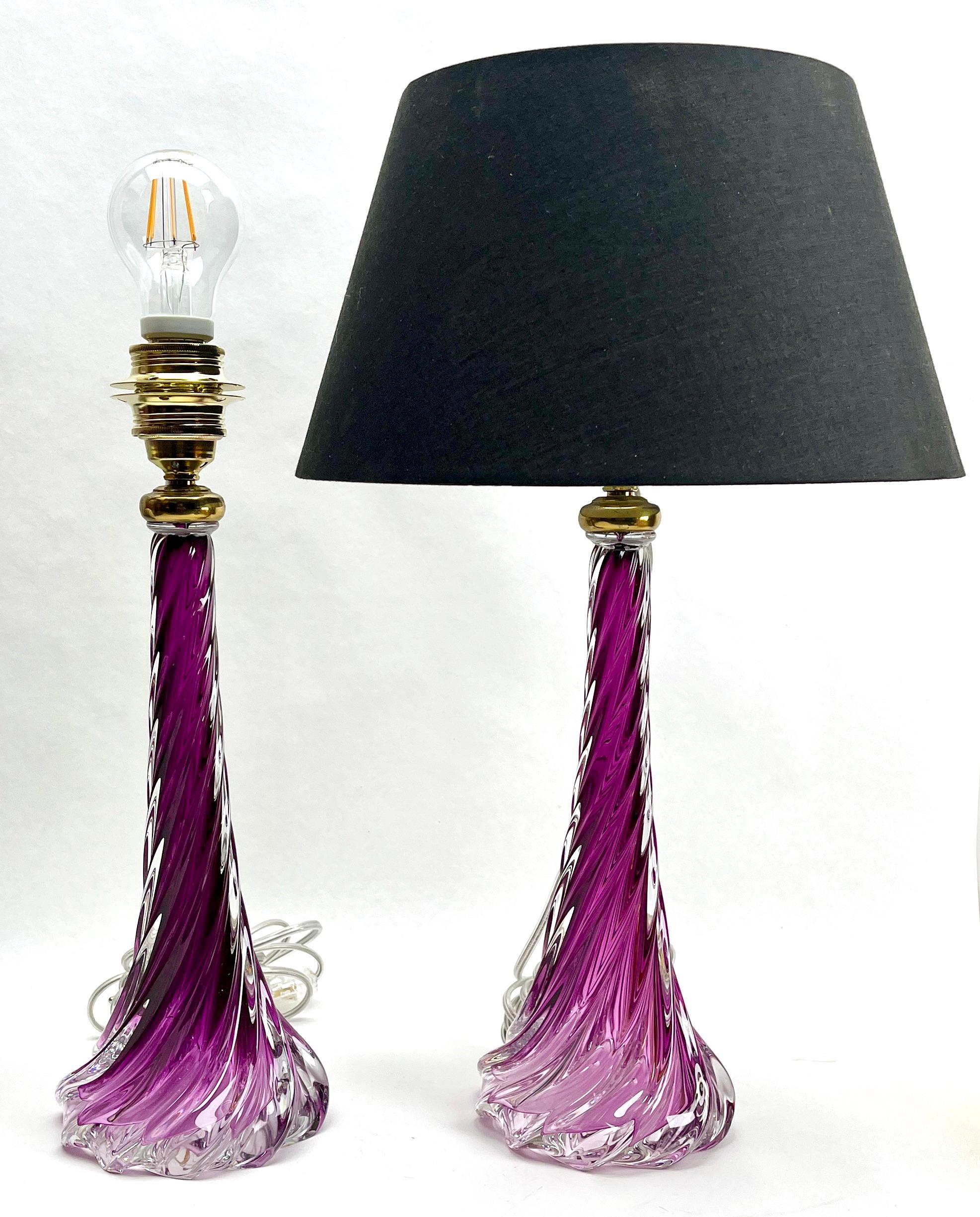 Belge Paire de lampes Sommerso en cristal torsadé de la technique du Val Saint Lambert signées en vente