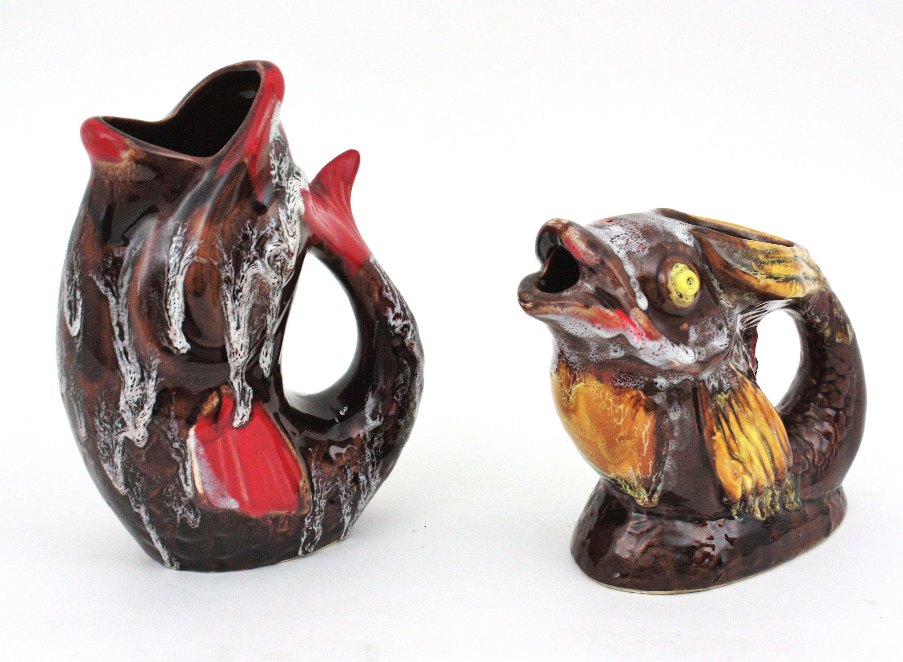 Ein Paar glasierte Vallauris-Majolika- Gurgle-Fischkrüge-Krüge aus Keramik, 1950er Jahre im Angebot 5