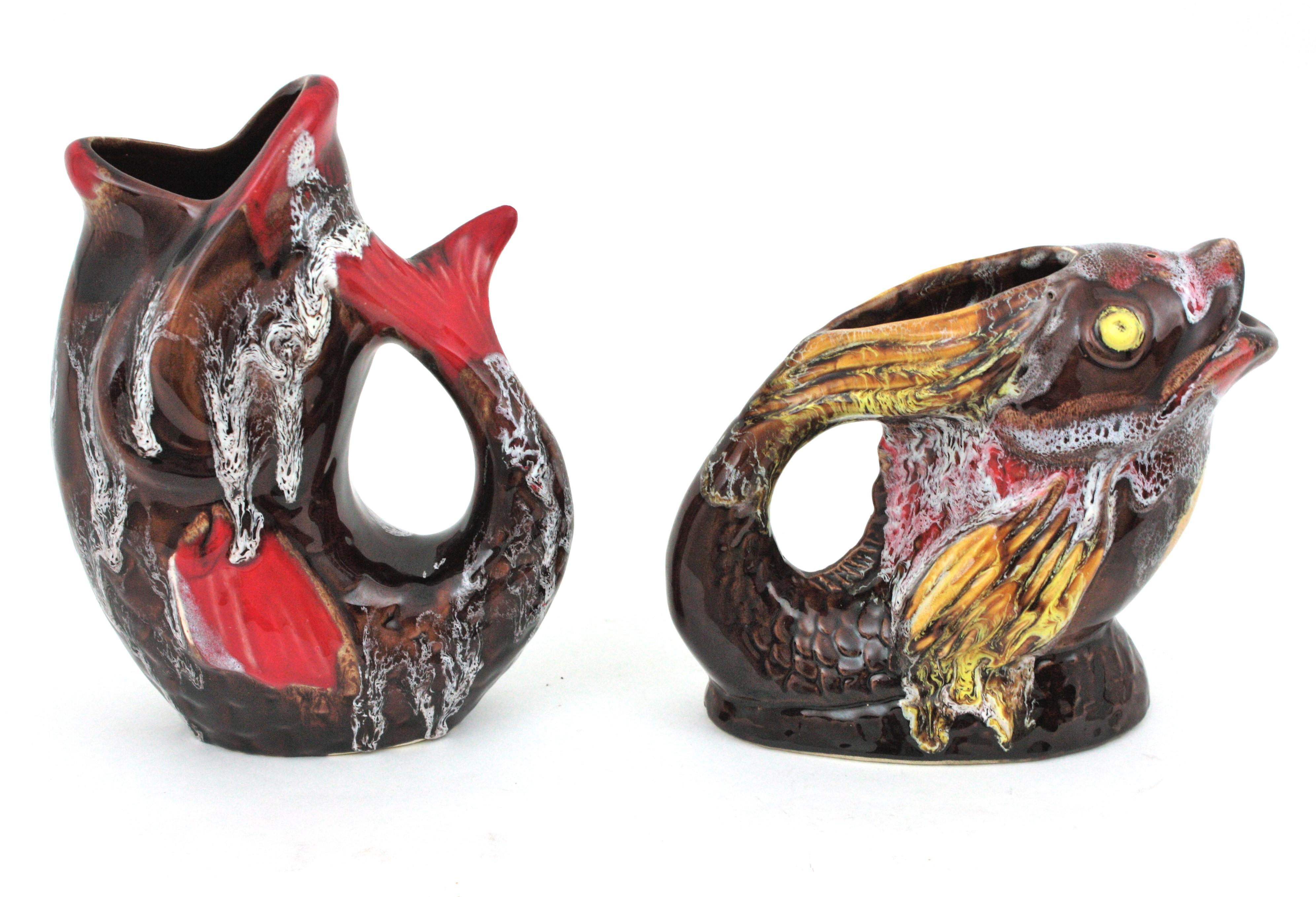 Ein Paar glasierte Vallauris-Majolika- Gurgle-Fischkrüge-Krüge aus Keramik, 1950er Jahre (Moderne der Mitte des Jahrhunderts) im Angebot