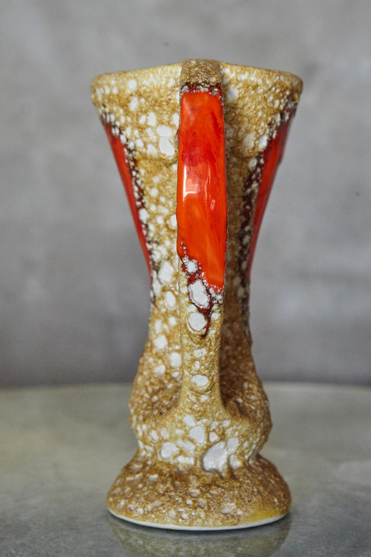 XX secolo Coppia di vasi in ceramica a lava grassa in stile Vallauris con smalto arancione in vendita