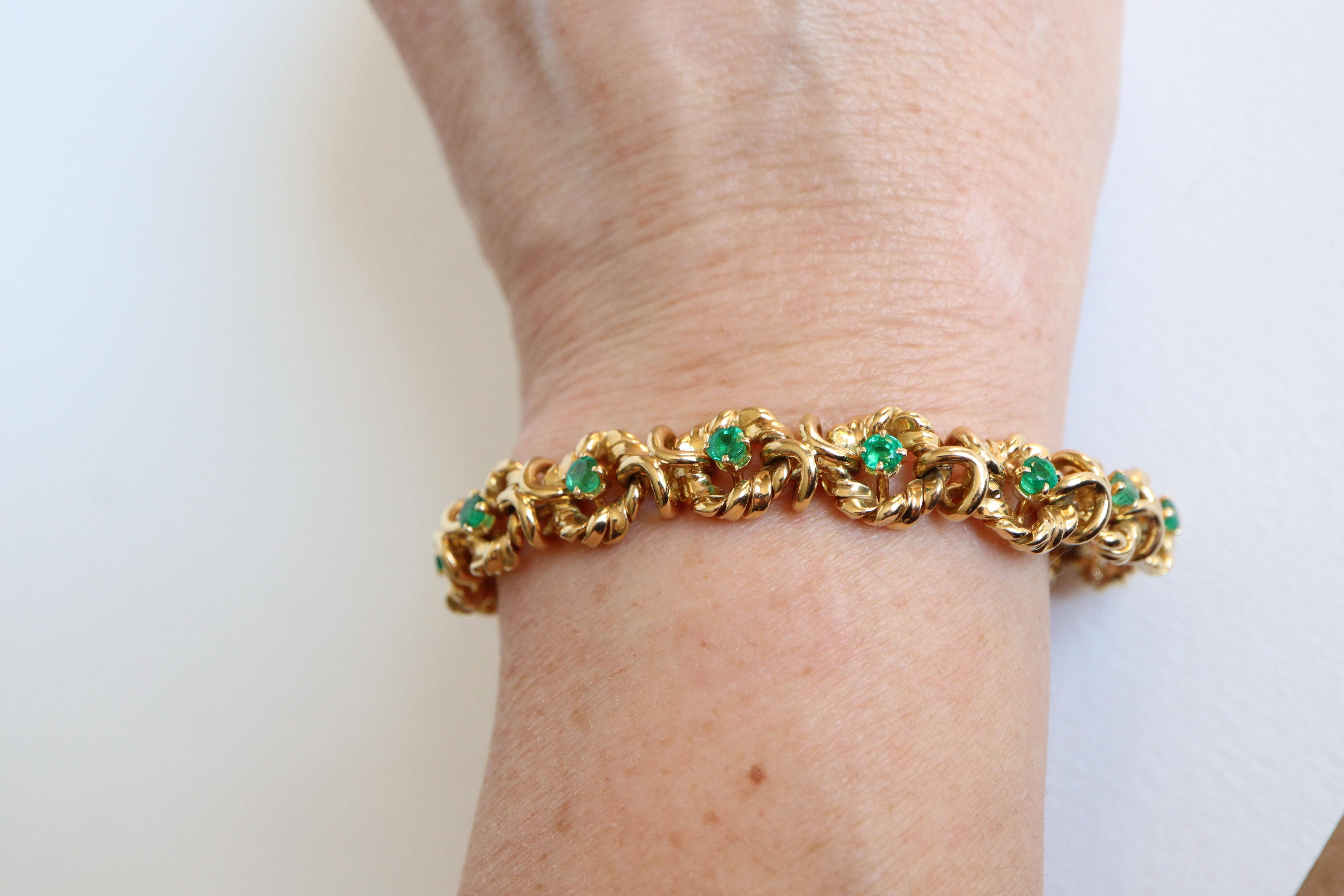 Pair of Van Cleef & Arpels Bracelets Forming Necklace 18 Karat Gold Emeralds 6