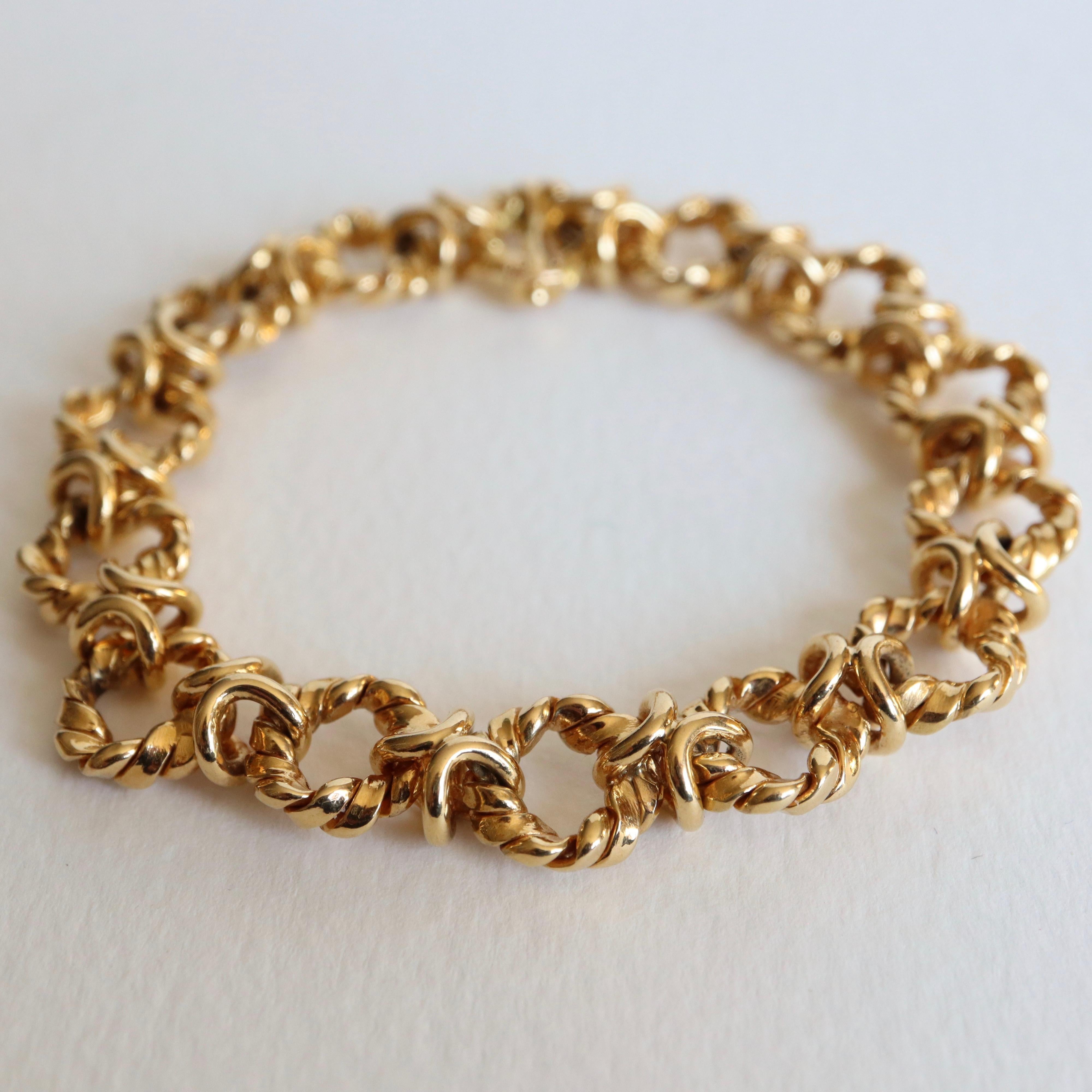Pair of Van Cleef & Arpels Bracelets Forming Necklace 18 Karat Gold Emeralds 8