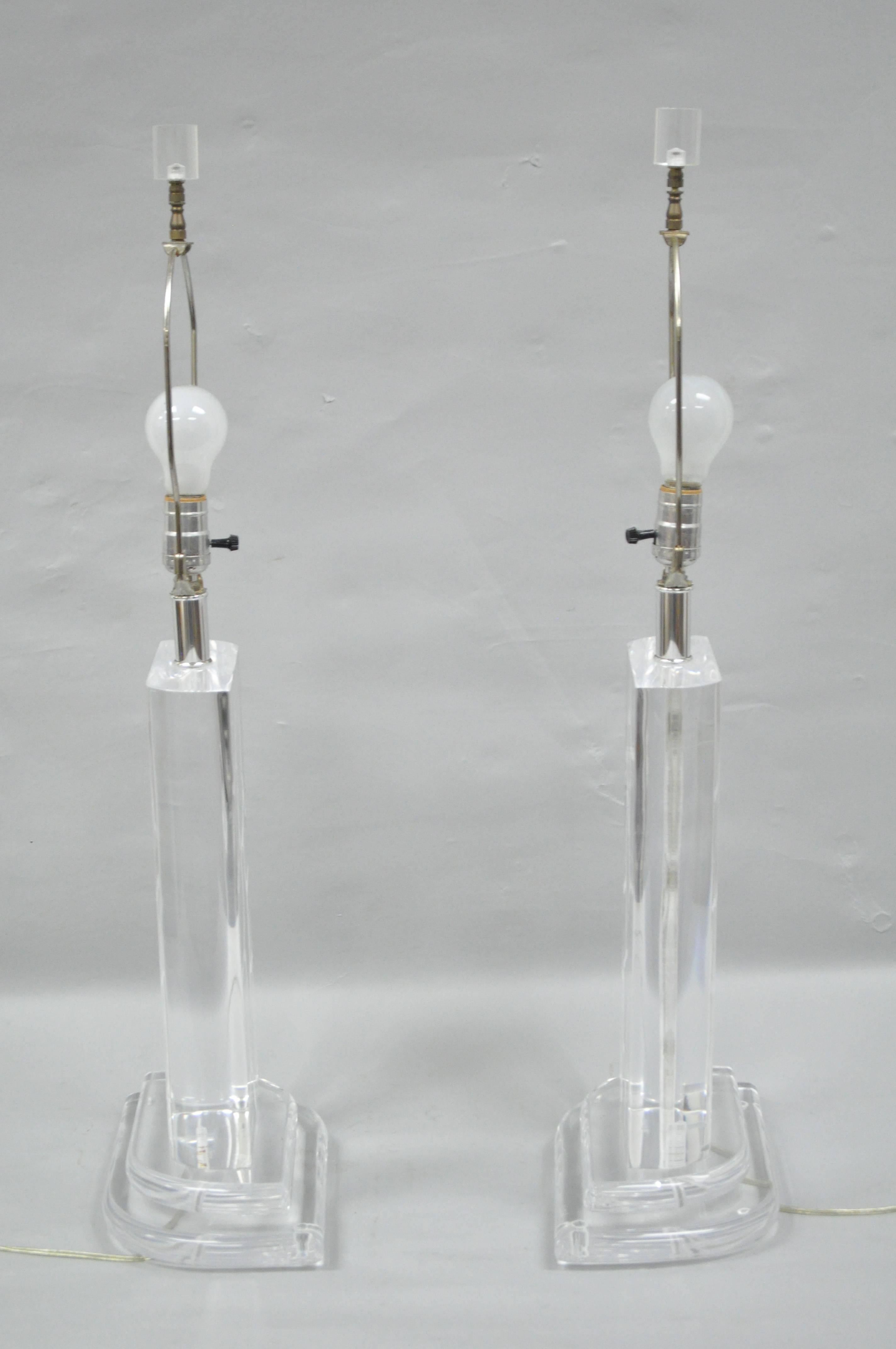 Ein Paar skulpturale Van Teal-Tischlampen aus klarem Lucite, Mid-Century Modern, Vintage (Ende des 20. Jahrhunderts)