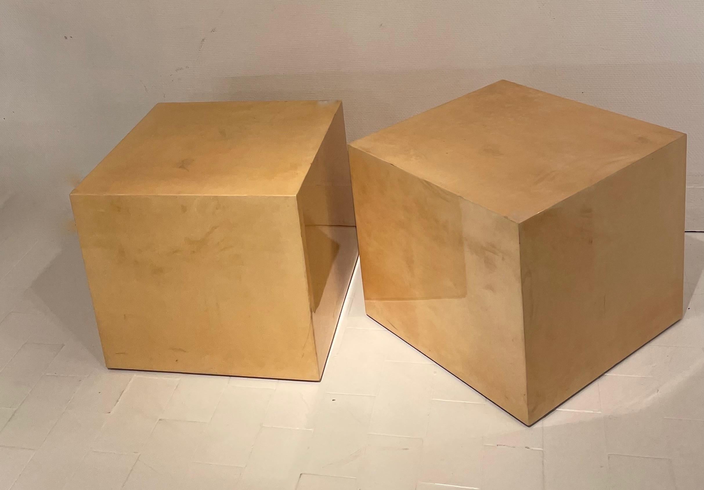 Fine pair of cubic varnish goatskin sidetables by Aldo Tura.
Creamy Ivory color.
Italy 1960.