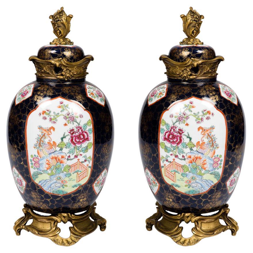 Paar Vasen aus Porzellan mit Ormolu-Bronze