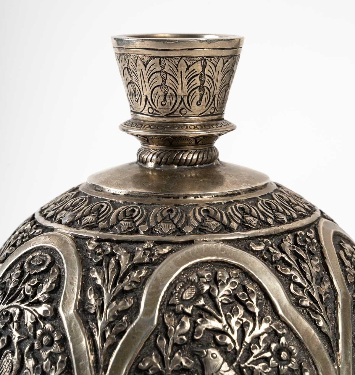 Vase aus versilbertem Kupfer, Paar im Angebot 2
