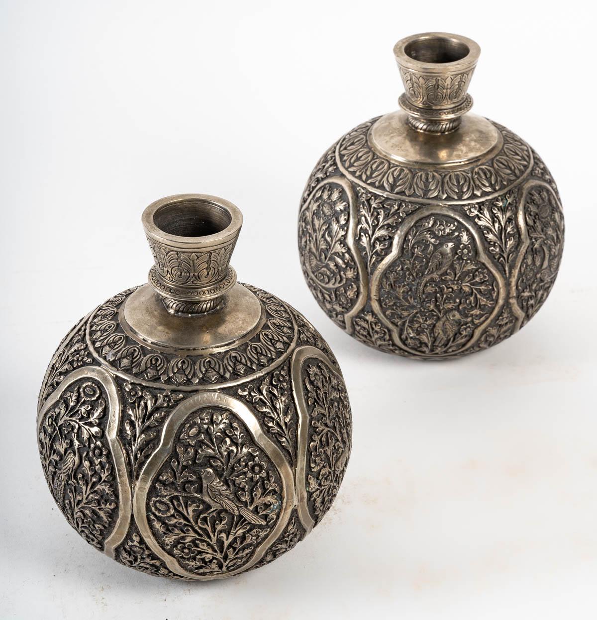 Vase aus versilbertem Kupfer, Paar im Angebot 3