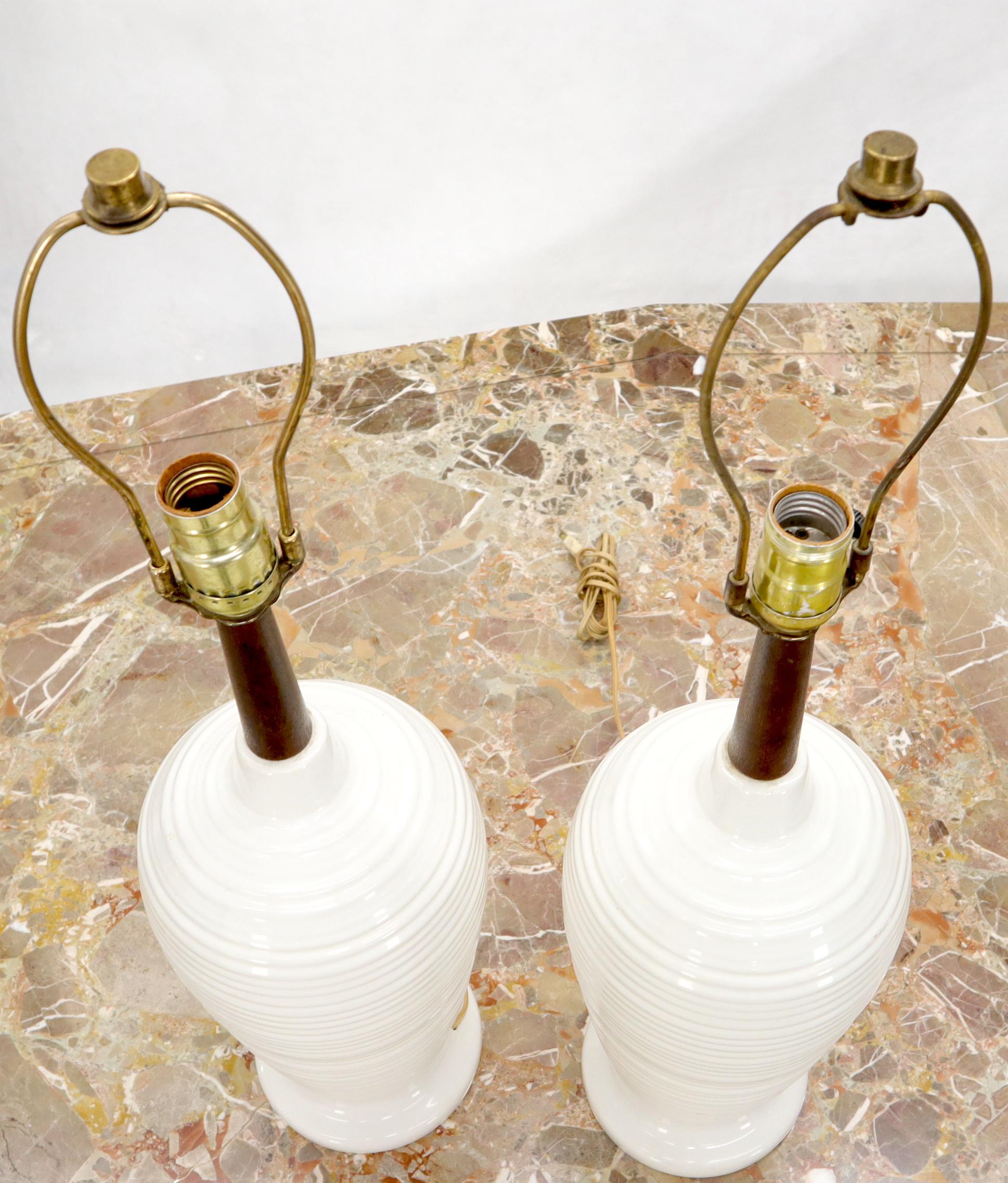 Pair of Vase Shape Glazed Ceramic Pottery Walnut Table Lamps In Good Condition For Sale In Rockaway, NJ