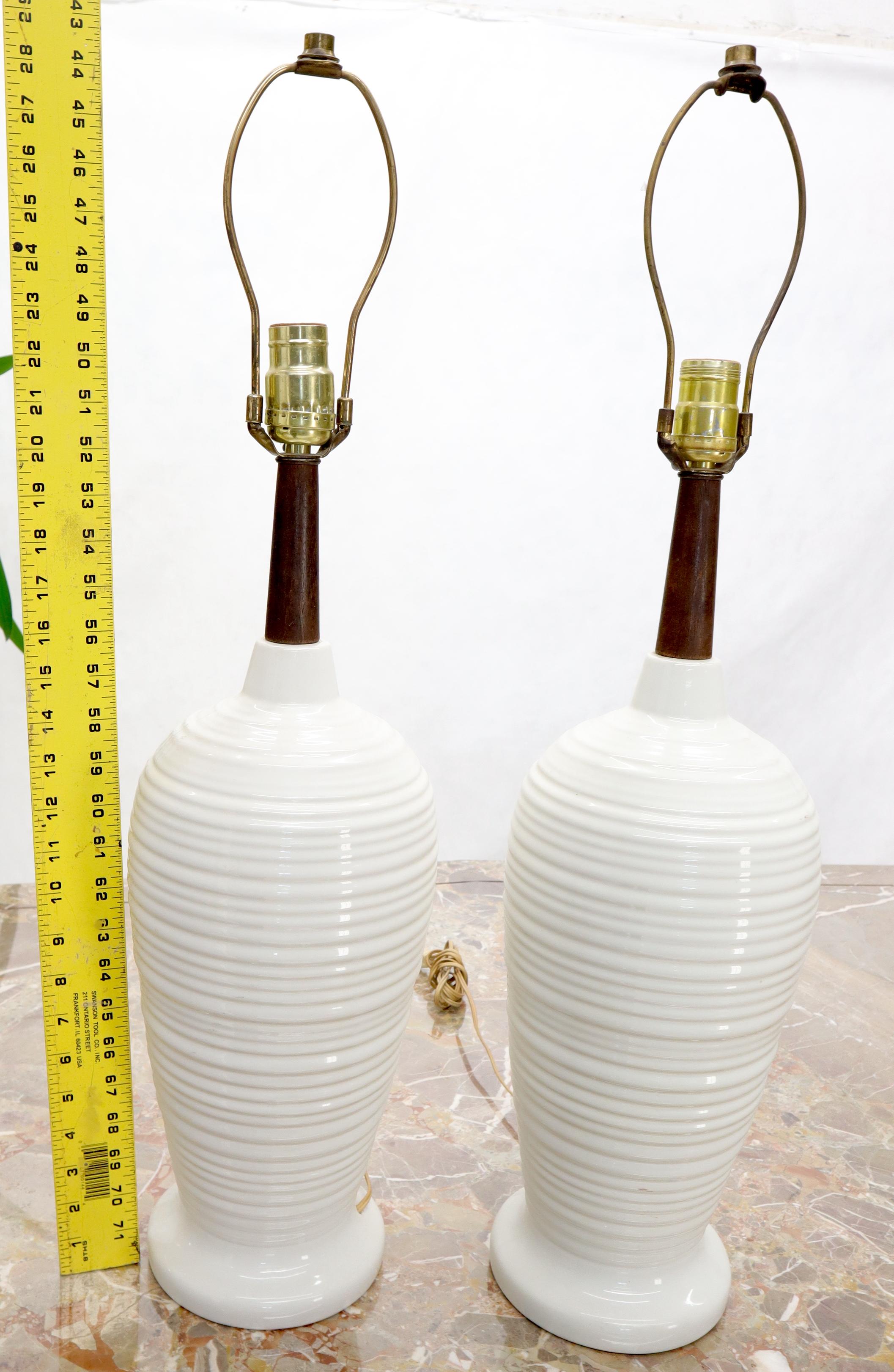 Porcelain Pair of Vase Shape Glazed Ceramic Pottery Walnut Table Lamps For Sale