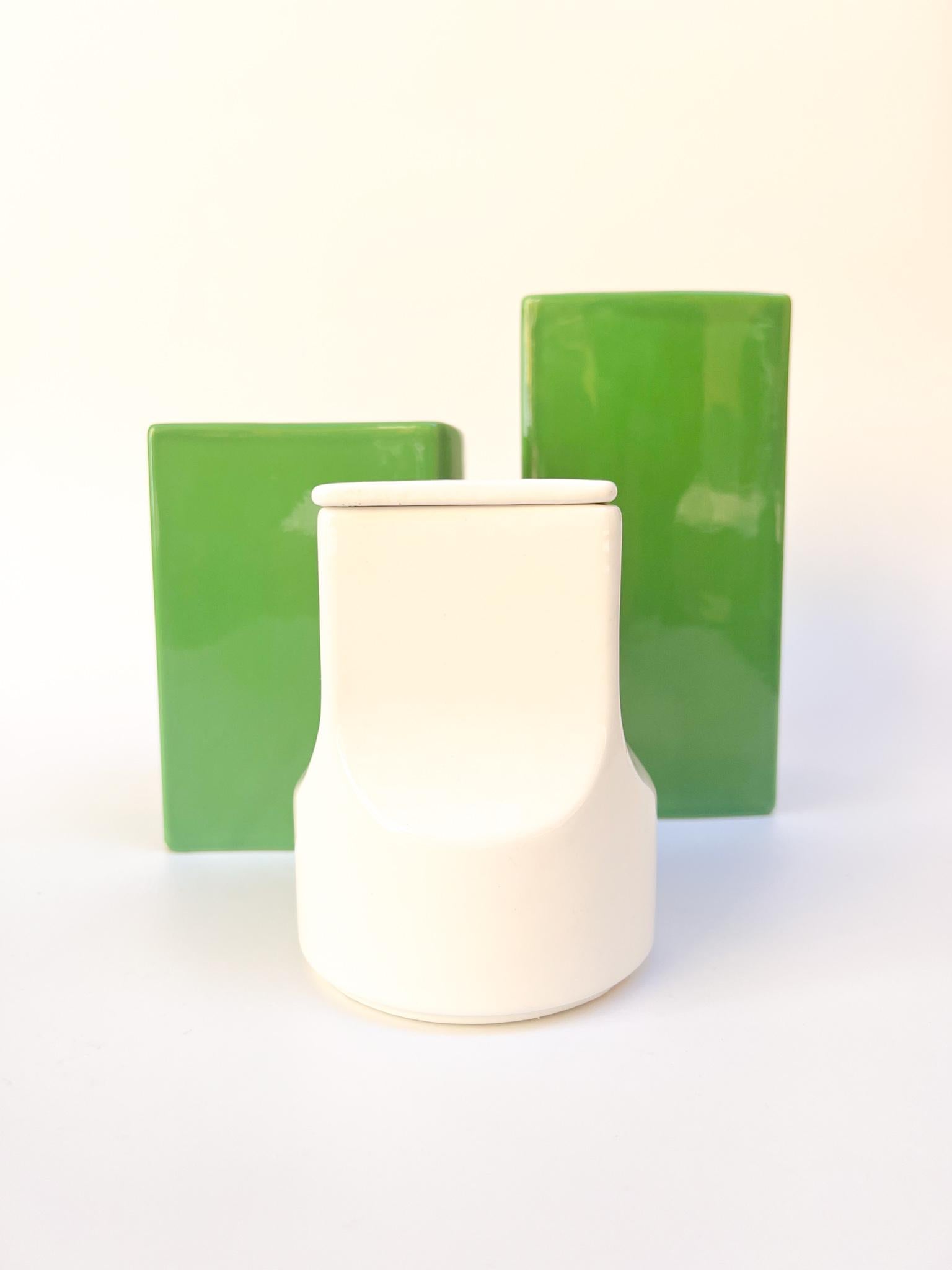 Paire de vases de Franco Bettonica pour Ceramica Gabbianelli, fabriqués dans les années 1970 État moyen - En vente à Milano, MI