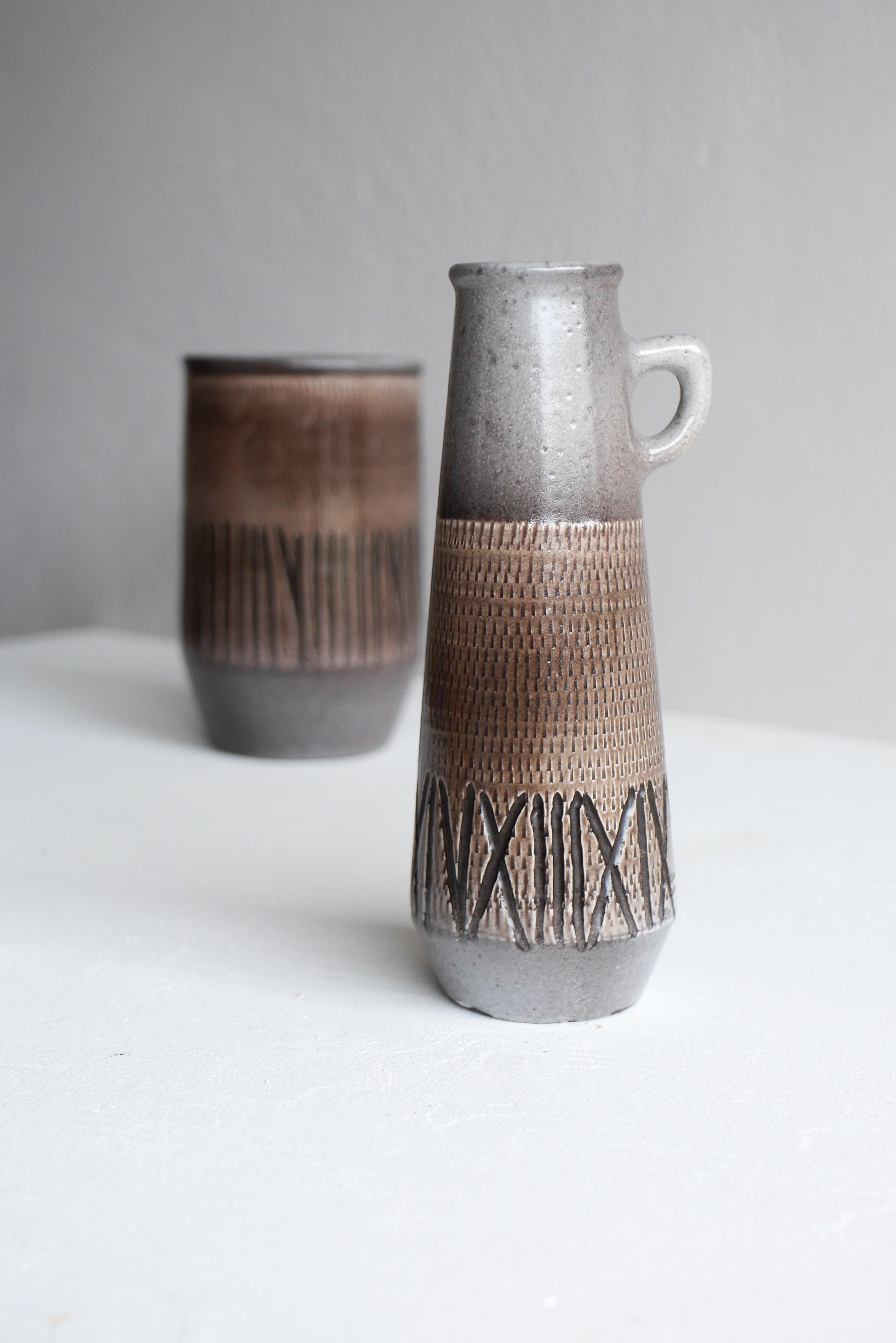 Mid-Century moderno Coppia di vasi di Ingrid Atterberg per Upsala Ekeby, Svezia, anni '60 in vendita