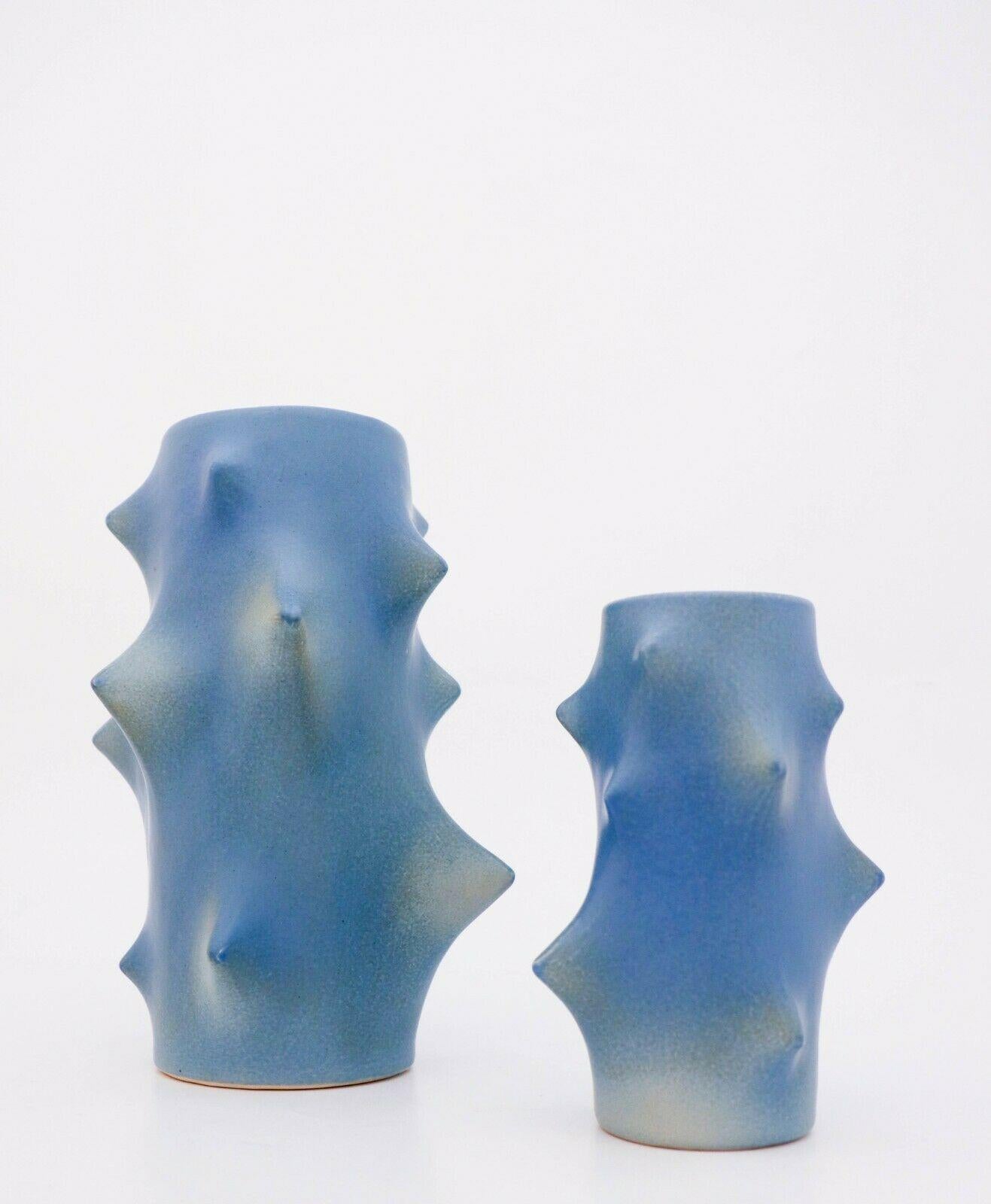 Pair of vases in ceramics designed by the danish designer Knud Basse at Michael Andersen in Denmark in the 1950s. The larger vase is 26 cm high and the smaller one is 17.5 cm high.
