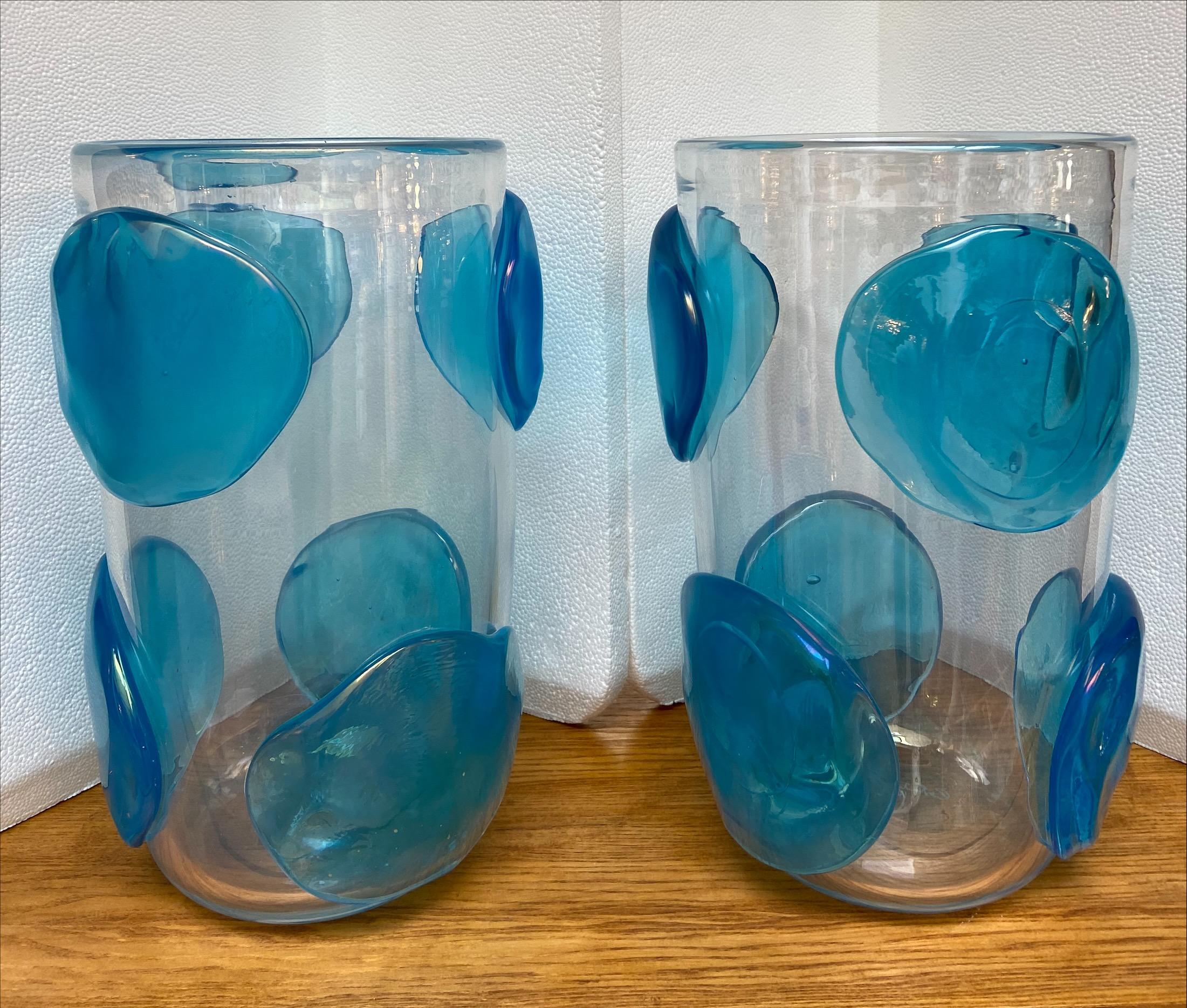 Pair of vases - Costantini - Murano - circa 1980
Murano glass
Signed
Large blue matt glass pellets on transparent vase body
H 38 x D 21.5cm
In a perfect state.