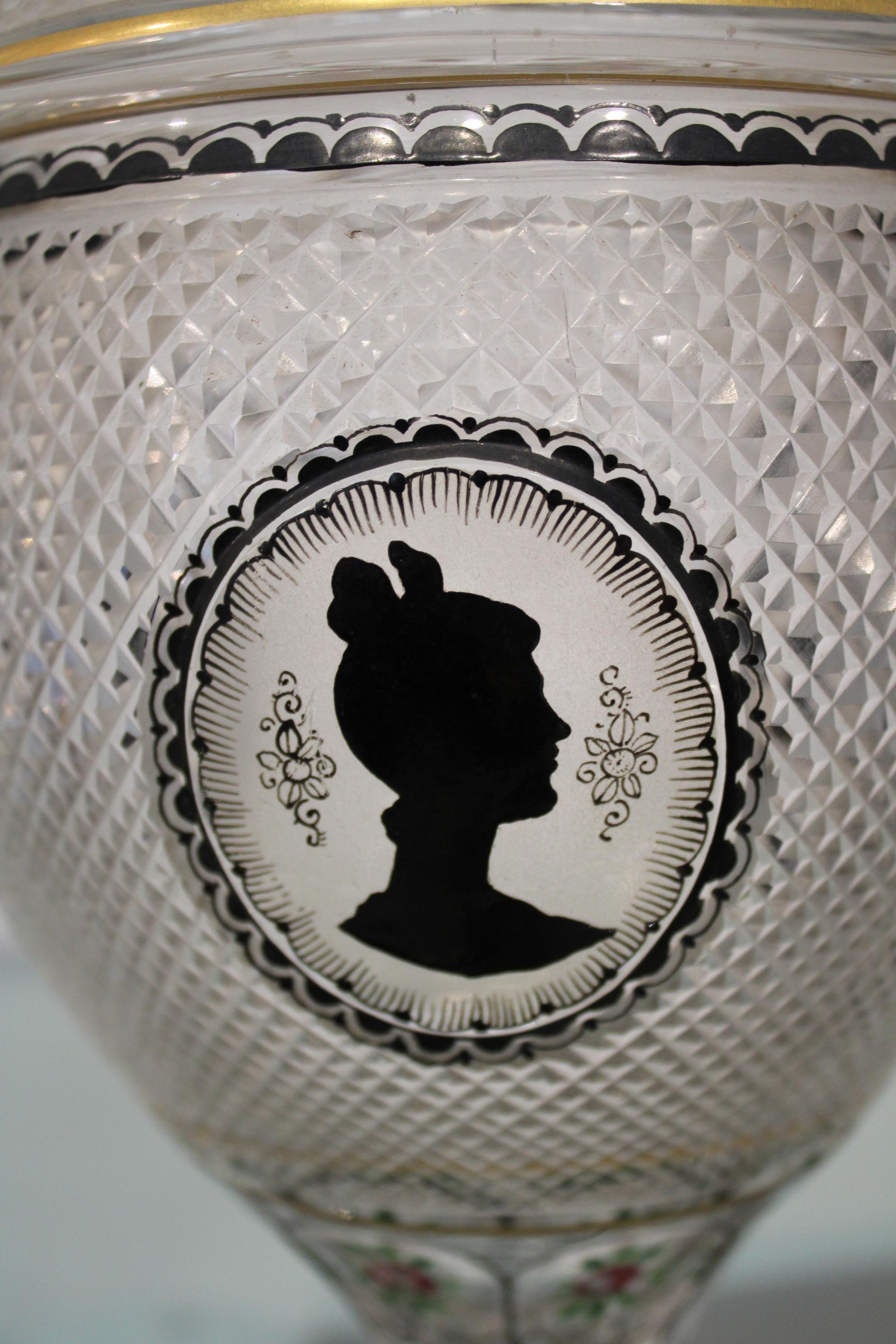 Paire de vases recouverts de cristal de Bohème en vente 7