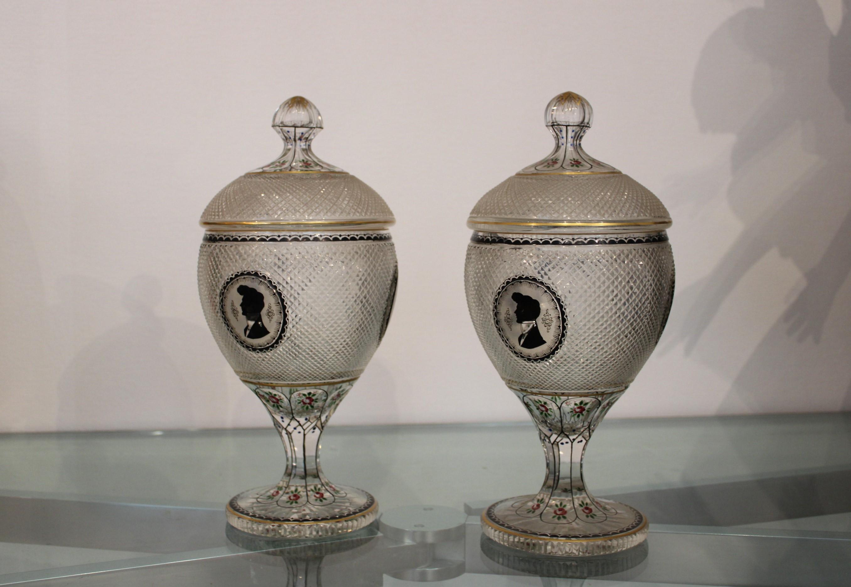 Pair of Vases Covered in Bohemian Crystal In Good Condition For Sale In Paris, FR