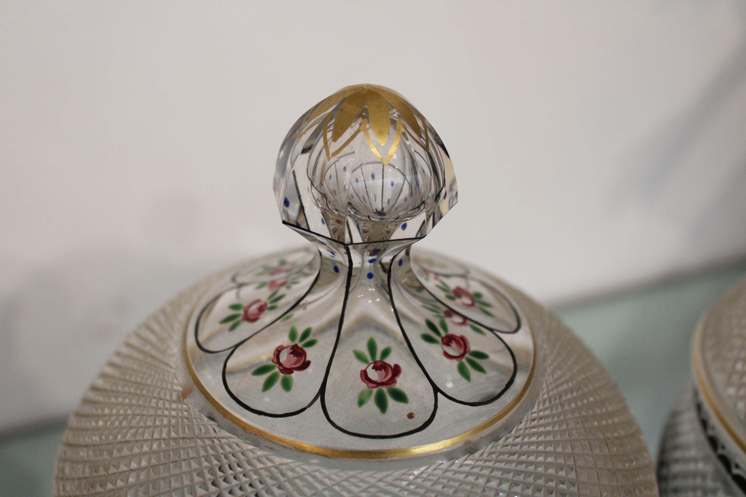 Paire de vases recouverts de cristal de Bohème en vente 3