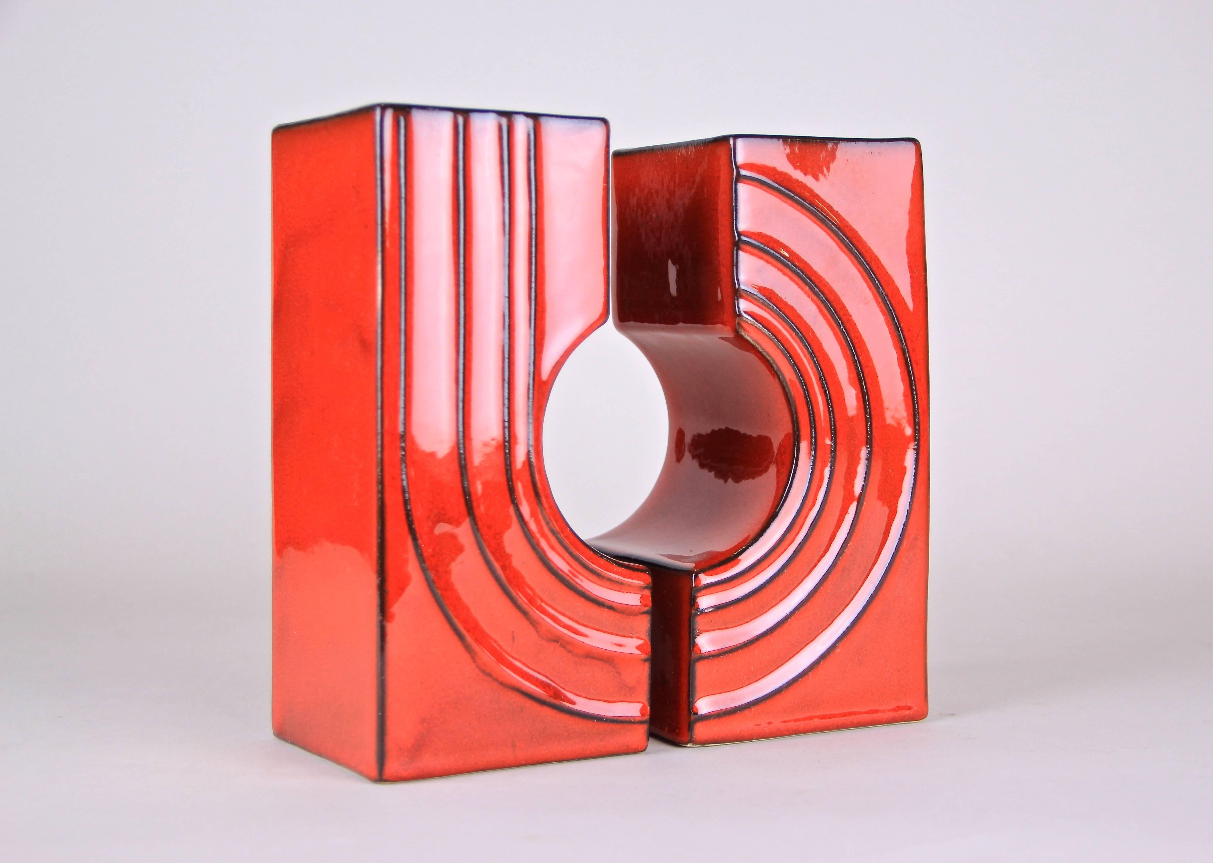 20th Century Pair of Vases 