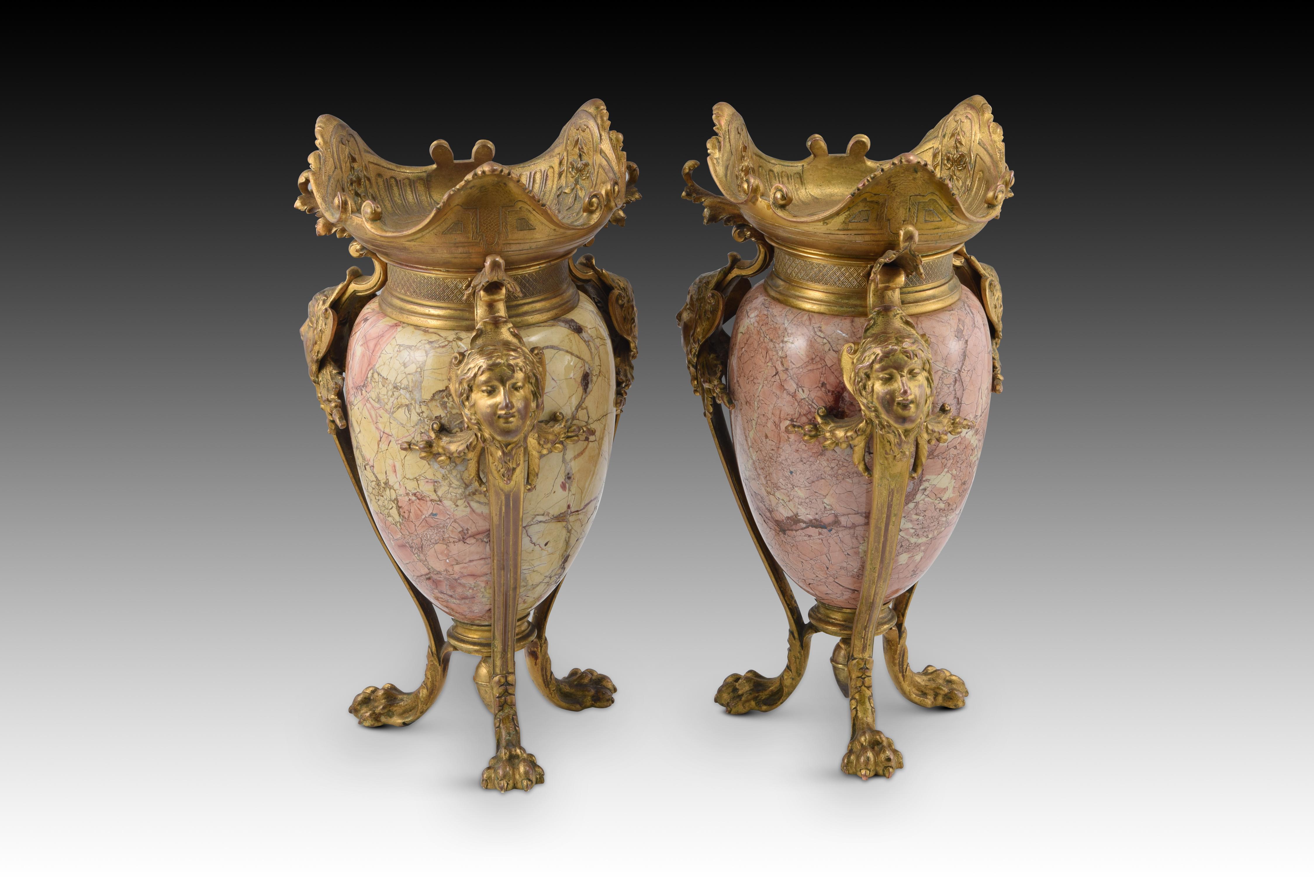 Pair of vases. Gilded bronze, veined marble. France, late 19th century 
Pair of centerpieces or vases that have an oval body carved in marble veined in pink tones (of a type very similar to one that was highly prized and often used in French school