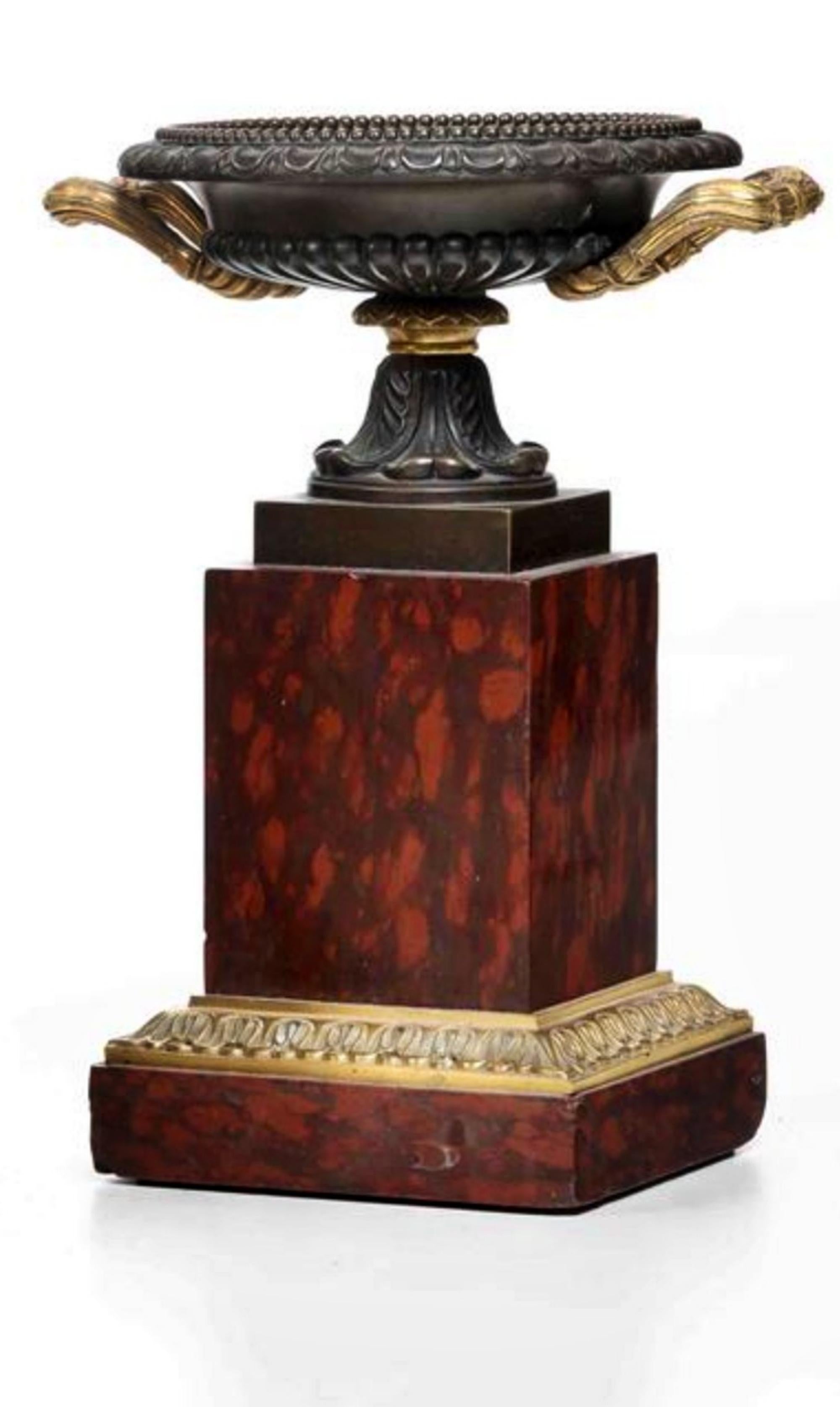 Paar Vasen aus Bronze und rotem Marmor, Frankreich, 19. Jahrhundert  (Französisch) im Angebot