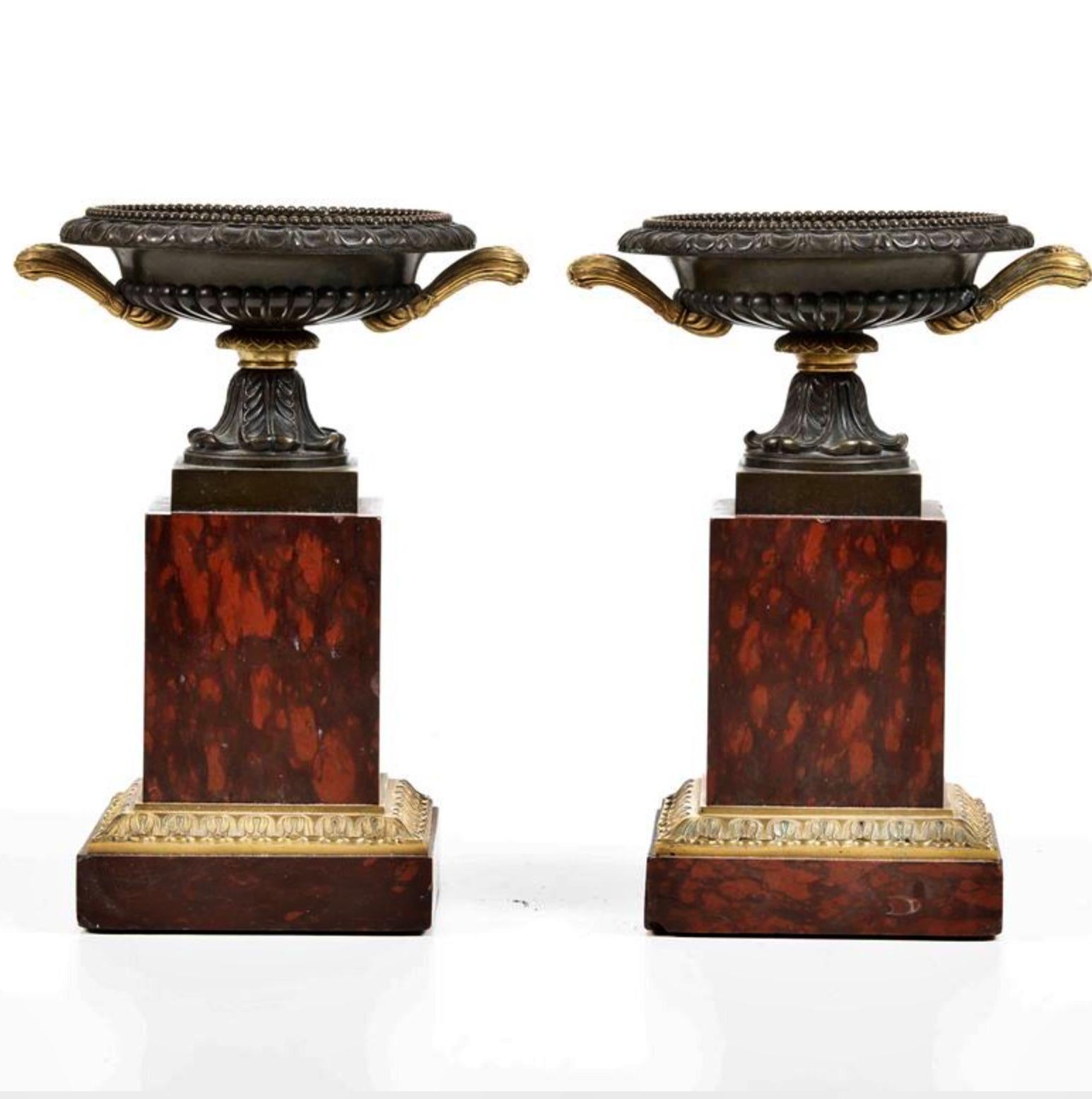 Pair of Vases in Bronze and Red Marble, France 19th Century  In Good Condition For Sale In Madrid, ES