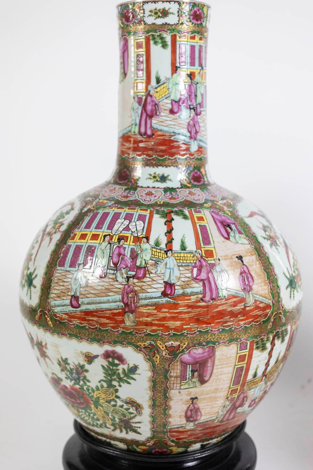 Pair of vases in Canton porcelain. Circa 1950. For Sale 7