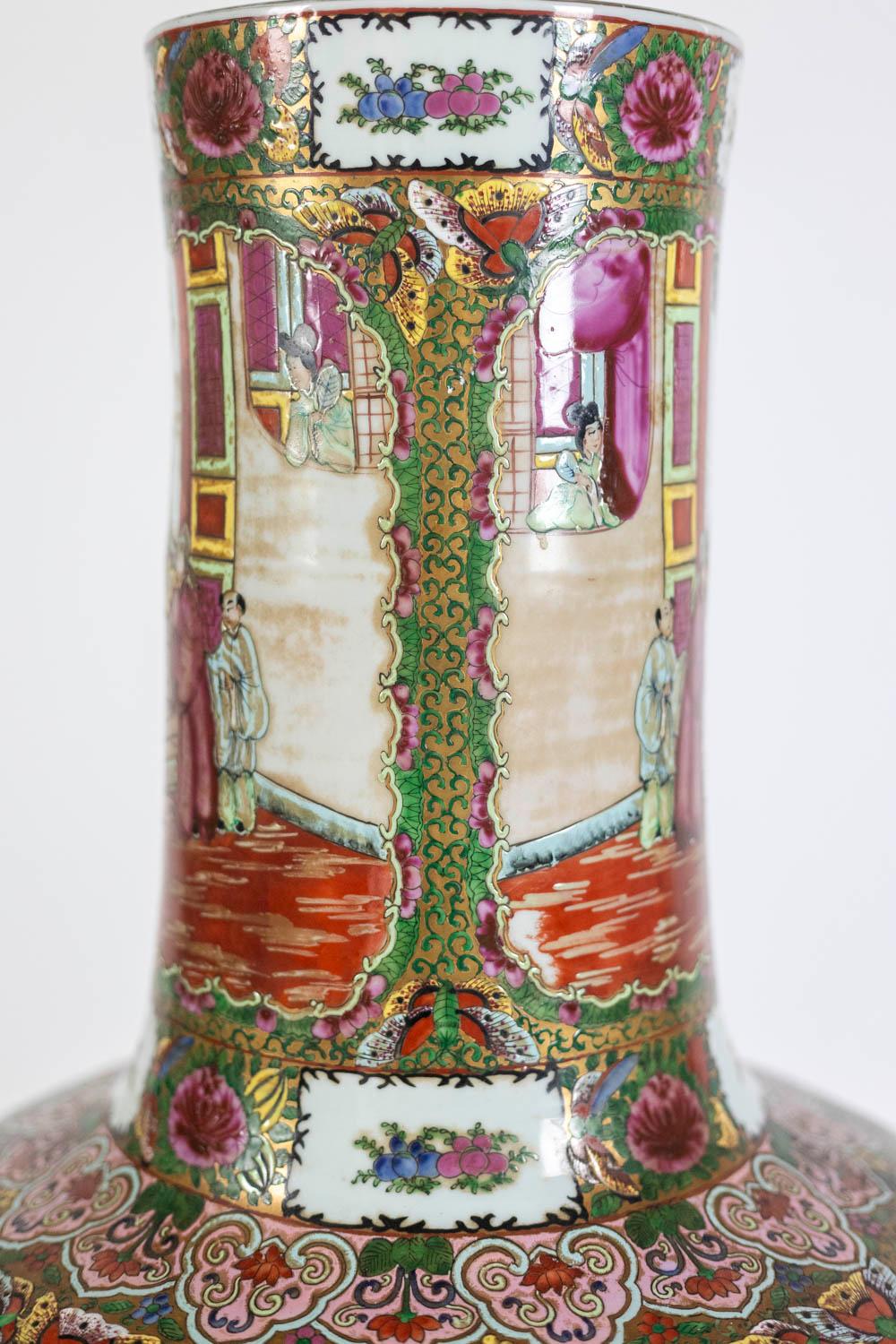 Pair of vases in Canton porcelain. Circa 1950. For Sale 9