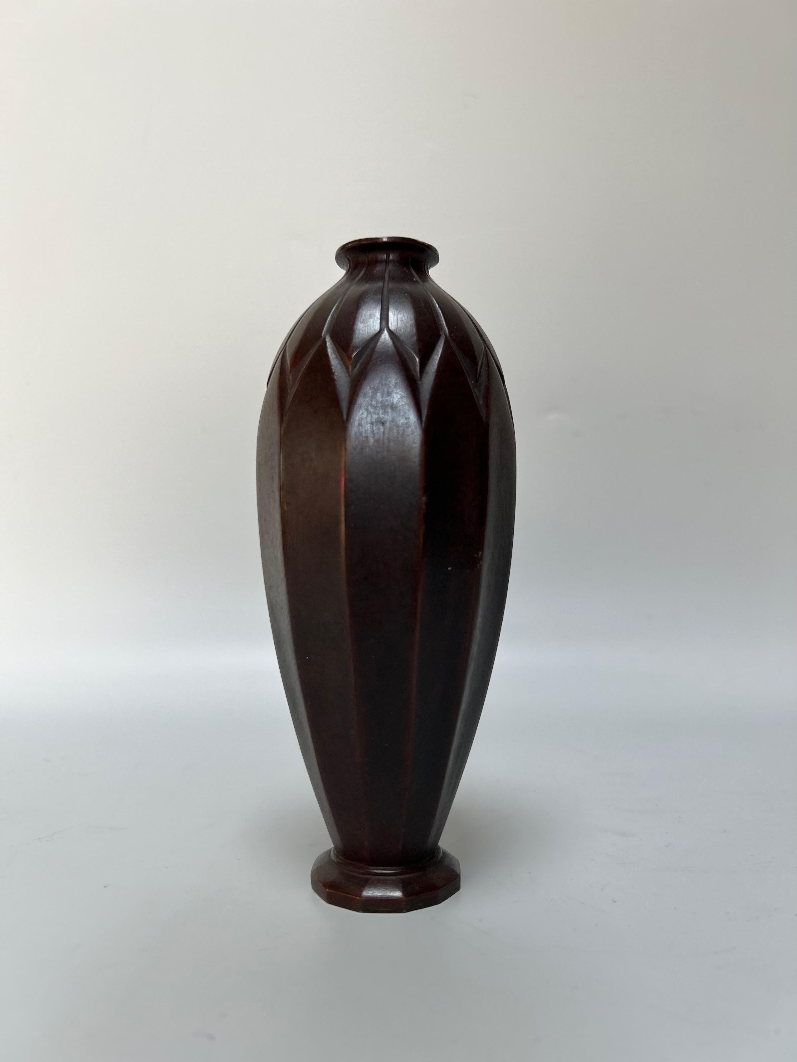 Pair of Christofle vase marked 55 S in bronze with brown patina
Vase not signed because base too small
Good condition, some micro-scratches of use.
In the last photo, similar model stamped Christofle.

Height: 15.5cm
Base diameter: 3.7 cm
Neck