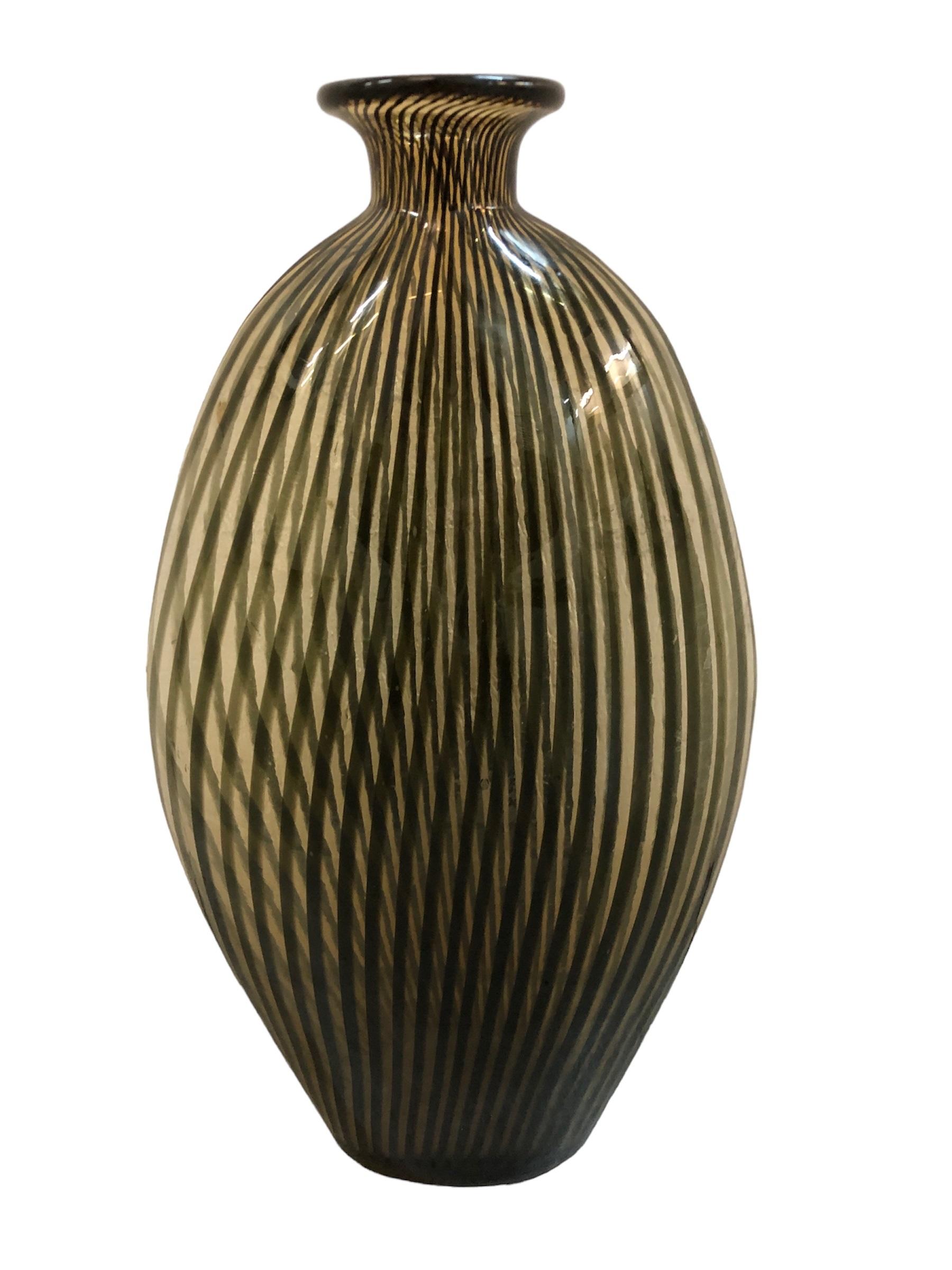 Coppia di vasi di Murano di colore verde e bianco,  1970, italiano in vendita 13