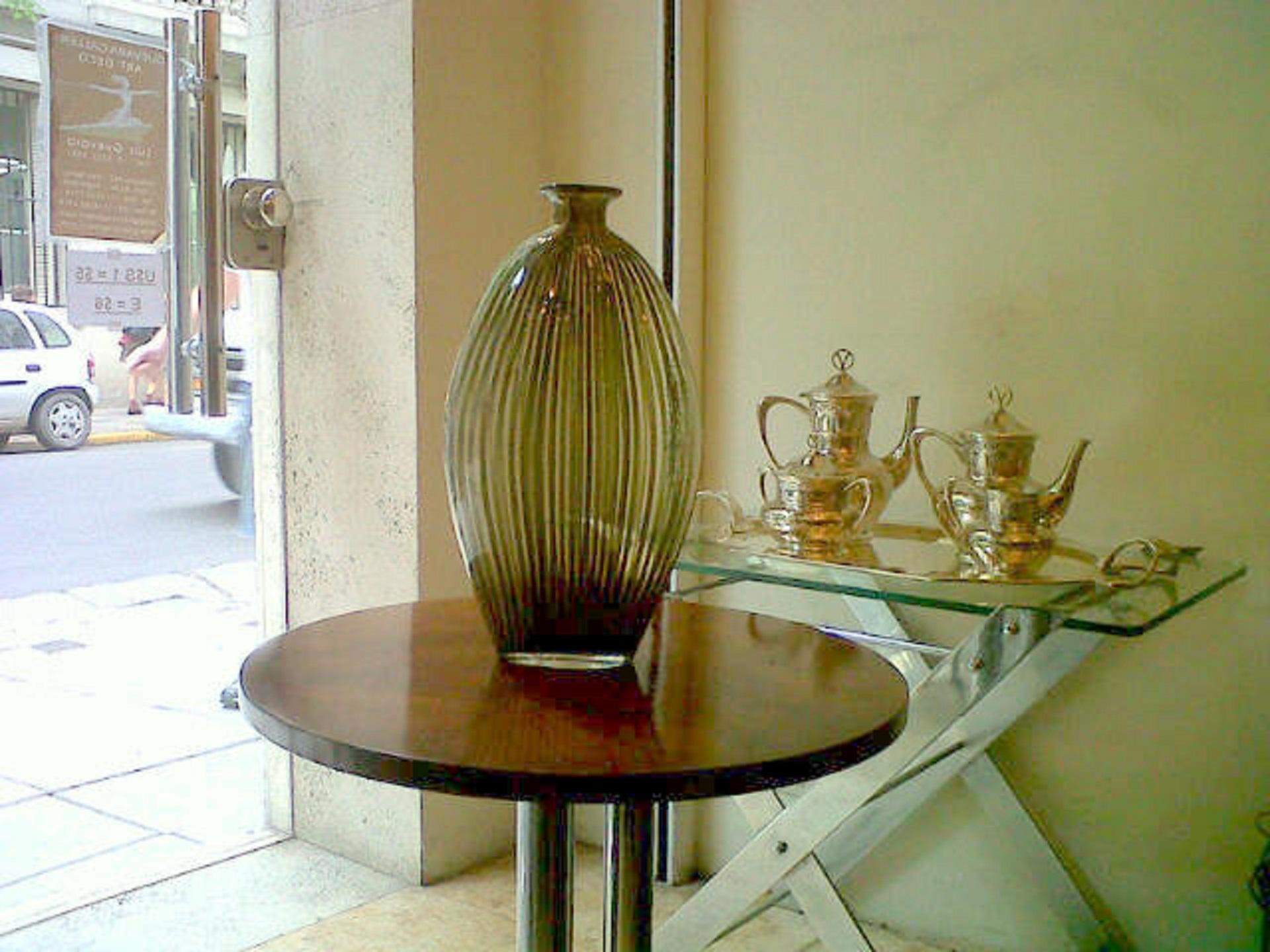 Mid-Century moderno Coppia di vasi di Murano di colore verde e bianco,  1970, italiano in vendita