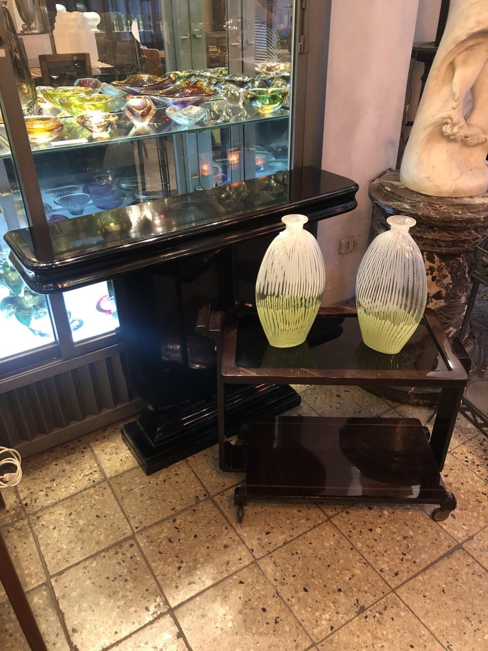 Coppia di vasi di Murano di colore verde chiaro e bianco, 1970, italiano in vendita 1