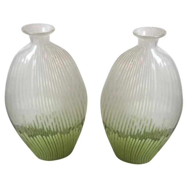 Paire de vases de Murano de couleur vert clair et blanc, 1970, Italie