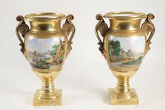 Pareja de jarrones en porcelana Old Paris, Periodo Charles X