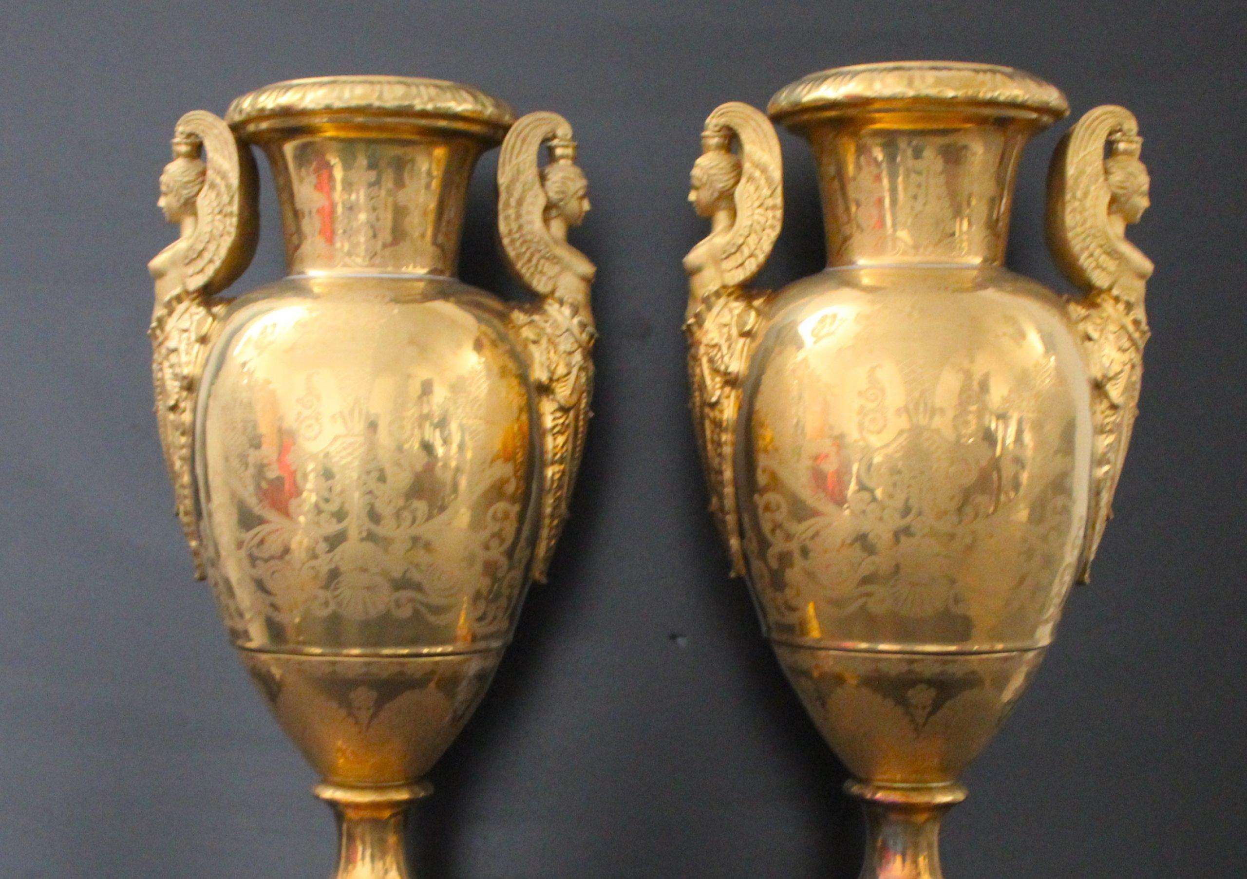 Pair of Vases in Porcelain 2