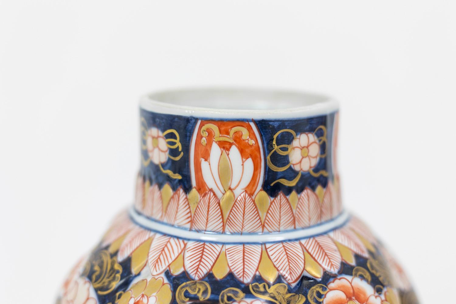 Pair of Vases in Porcelain of Imari, circa 1880 7