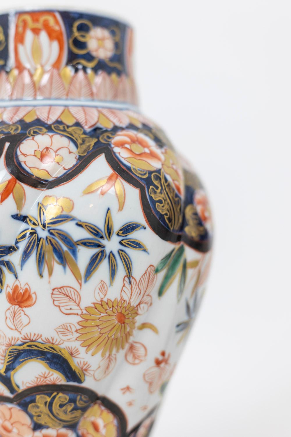 Pair of Vases in Porcelain of Imari, circa 1880 9