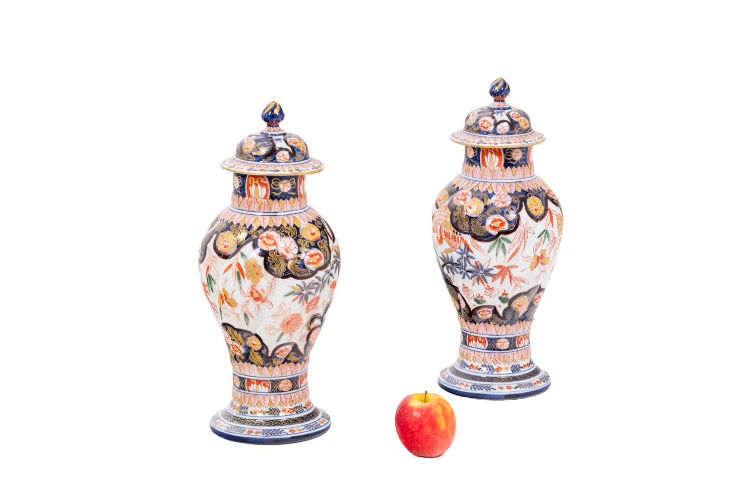 Pair of Vases in Porcelain of Imari, circa 1880 10