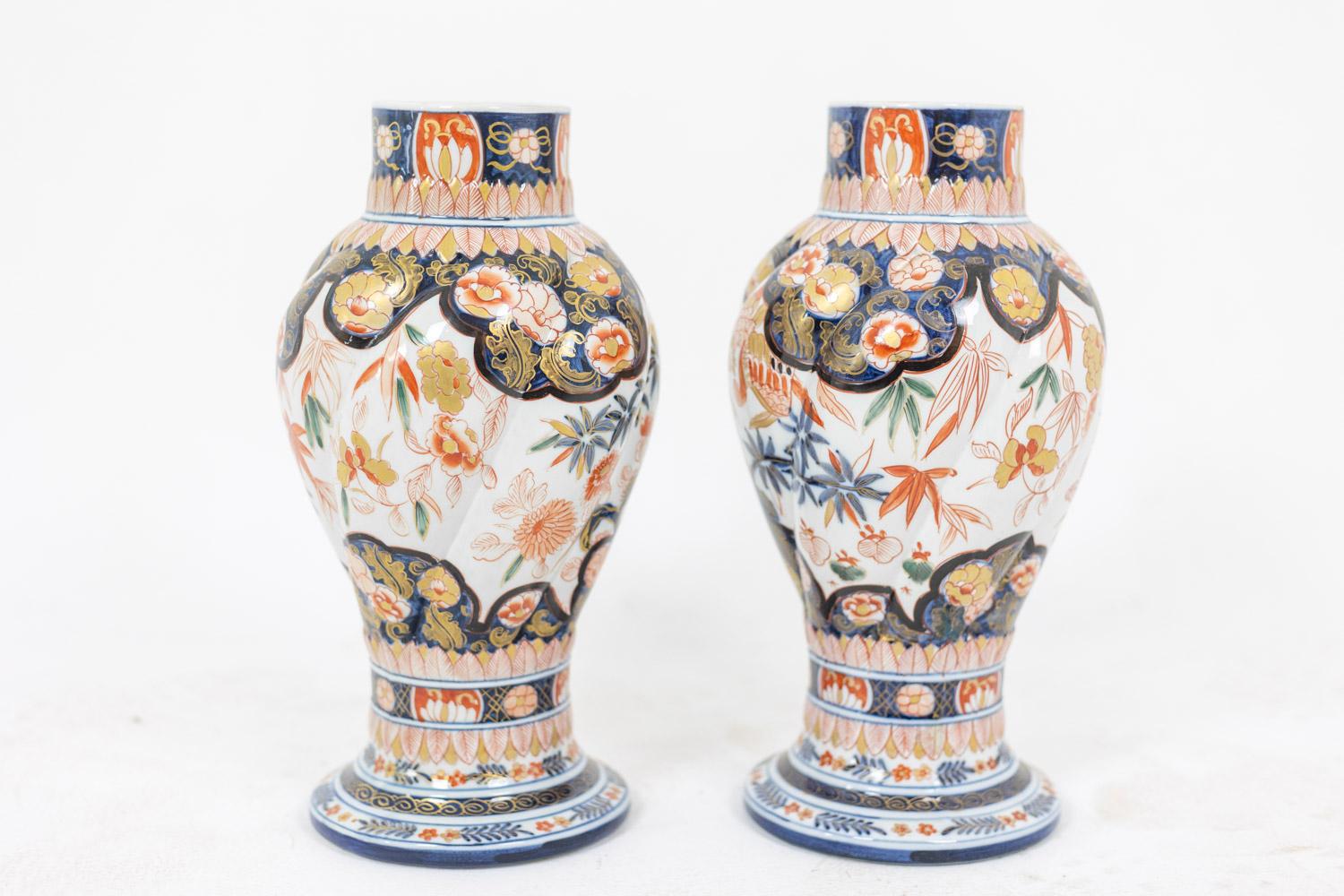 Pair of Vases in Porcelain of Imari, circa 1880 In Good Condition In Saint-Ouen, FR