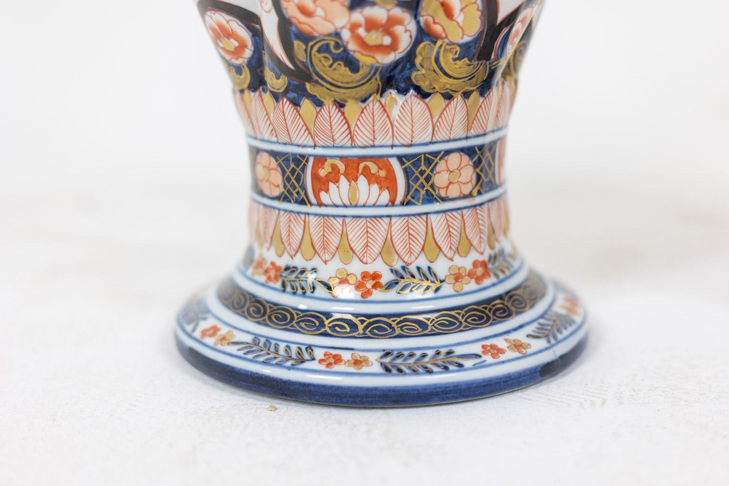 Pair of Vases in Porcelain of Imari, circa 1880 2