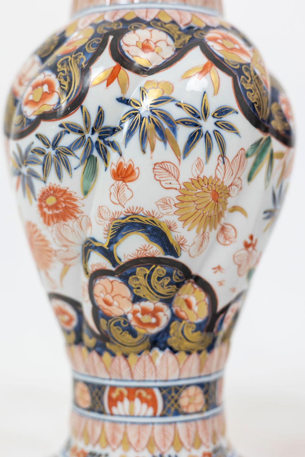 Pair of Vases in Porcelain of Imari, circa 1880 3