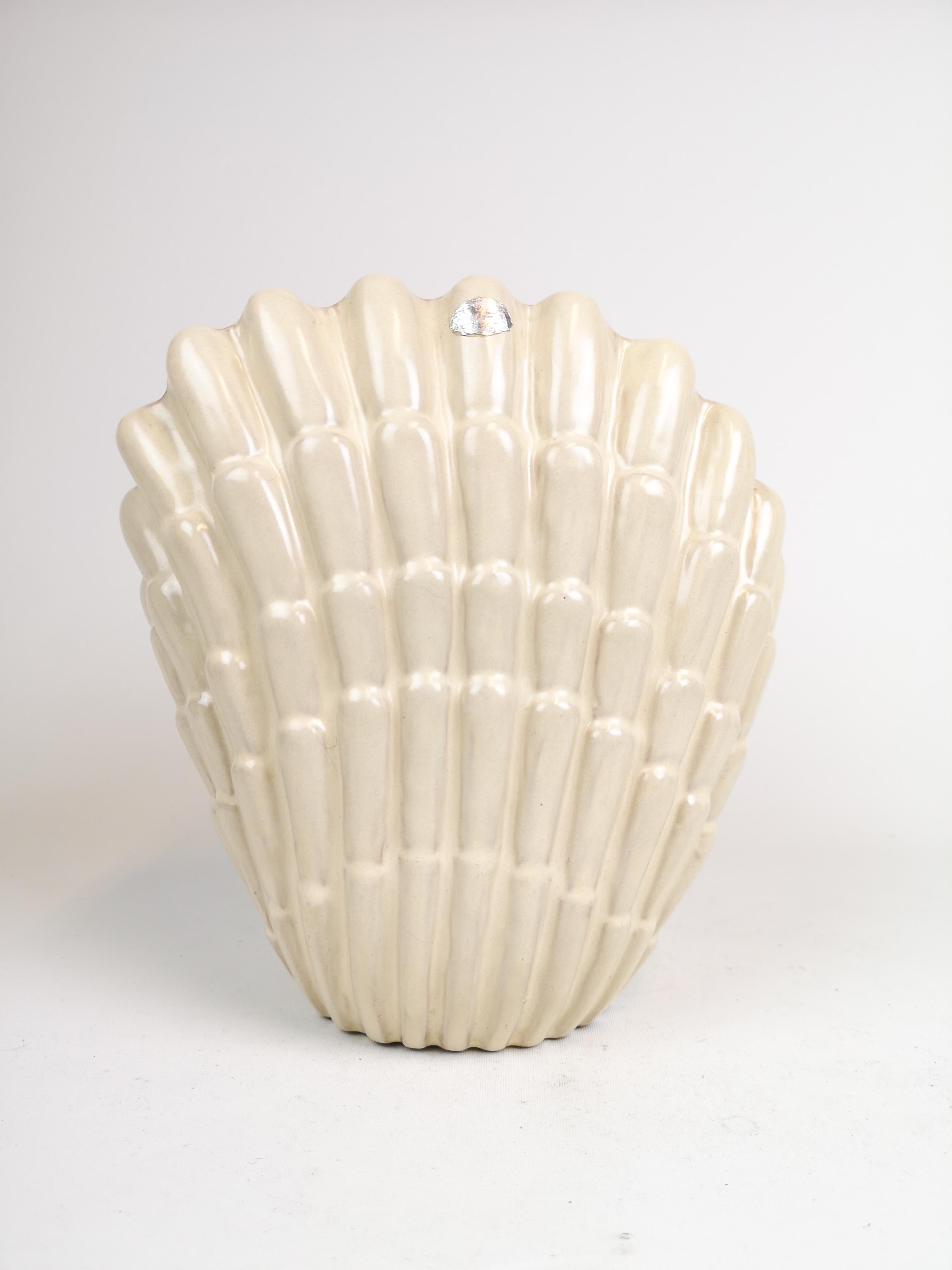 Mid-Century Modern Pair of Vases Seashell by Vicke Lindstrand for Upsala Ekeby, Sweden