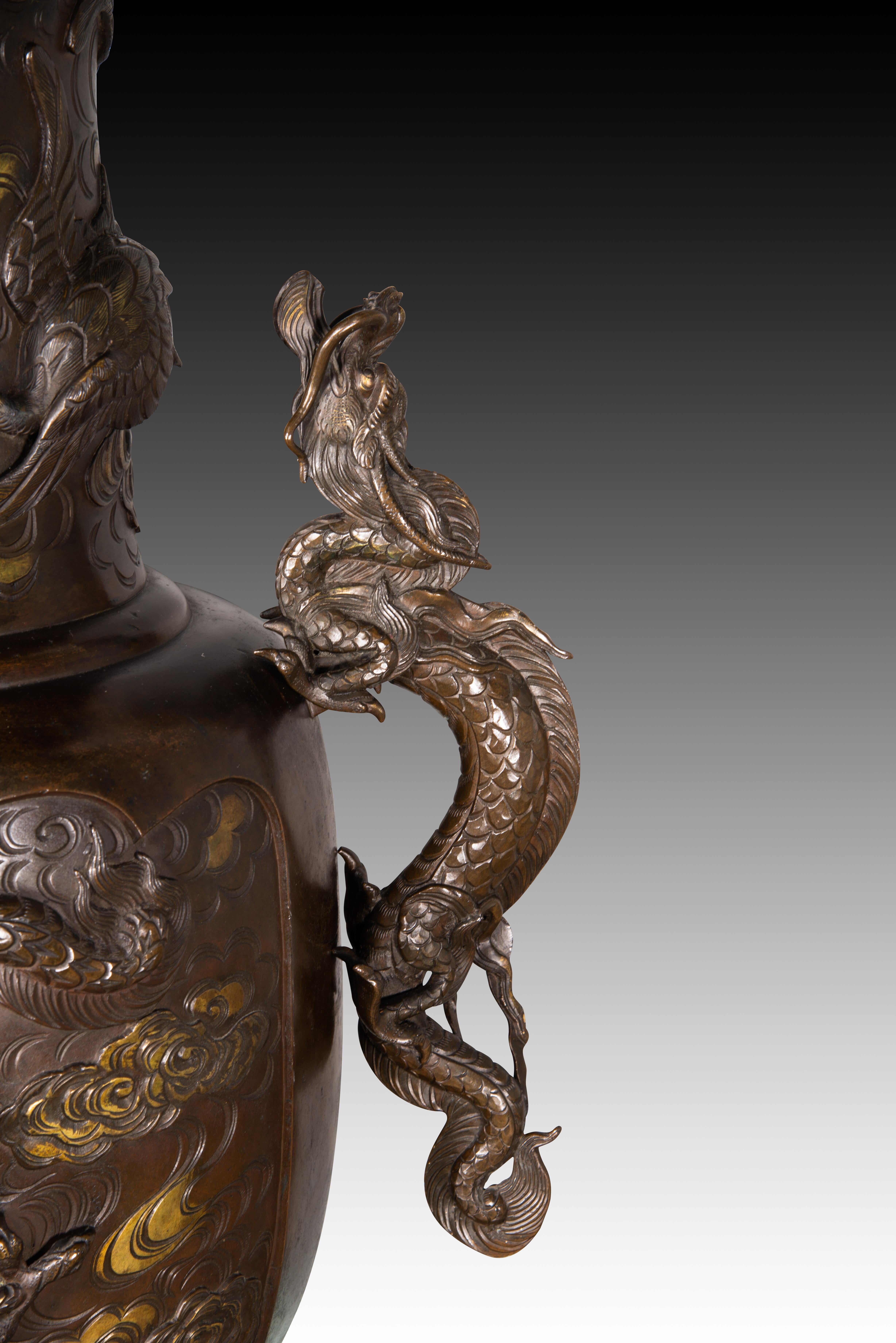 Pair of vases with bases with elephant heads. Bronze, wood, etc. 19th c. etc. 5